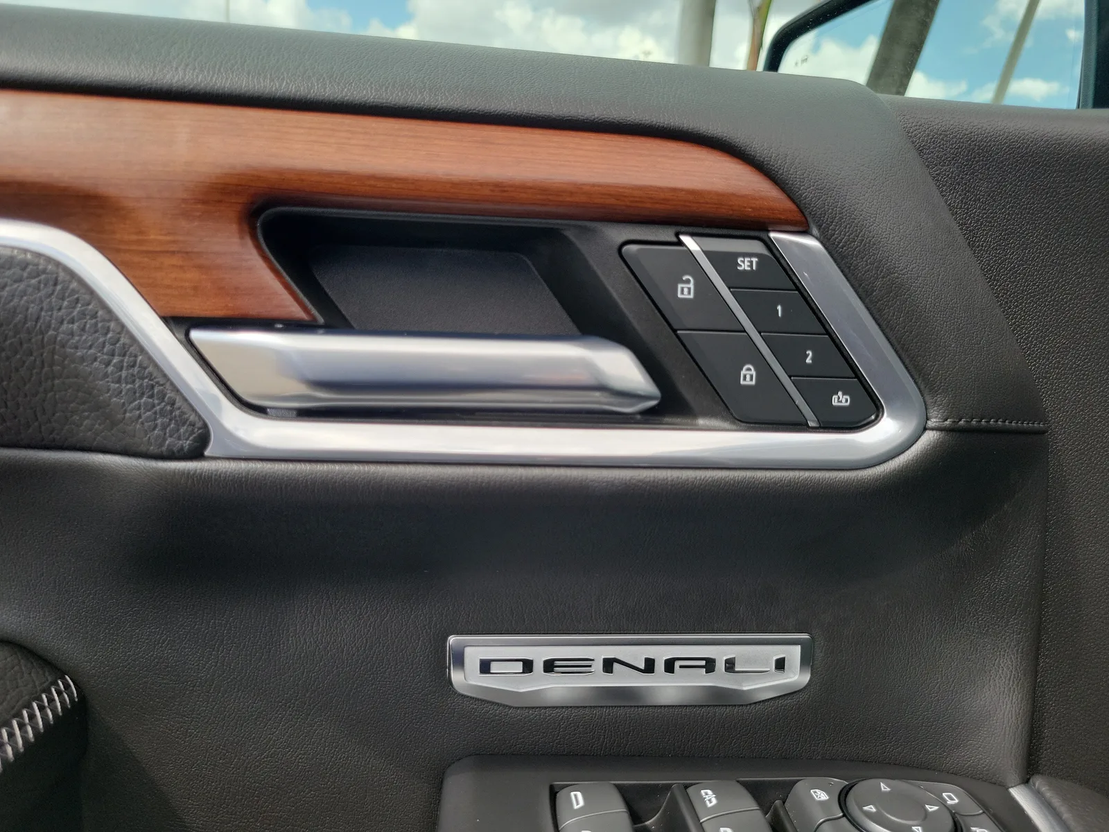 2023 GMC Sierra 1500 Denali photo 25