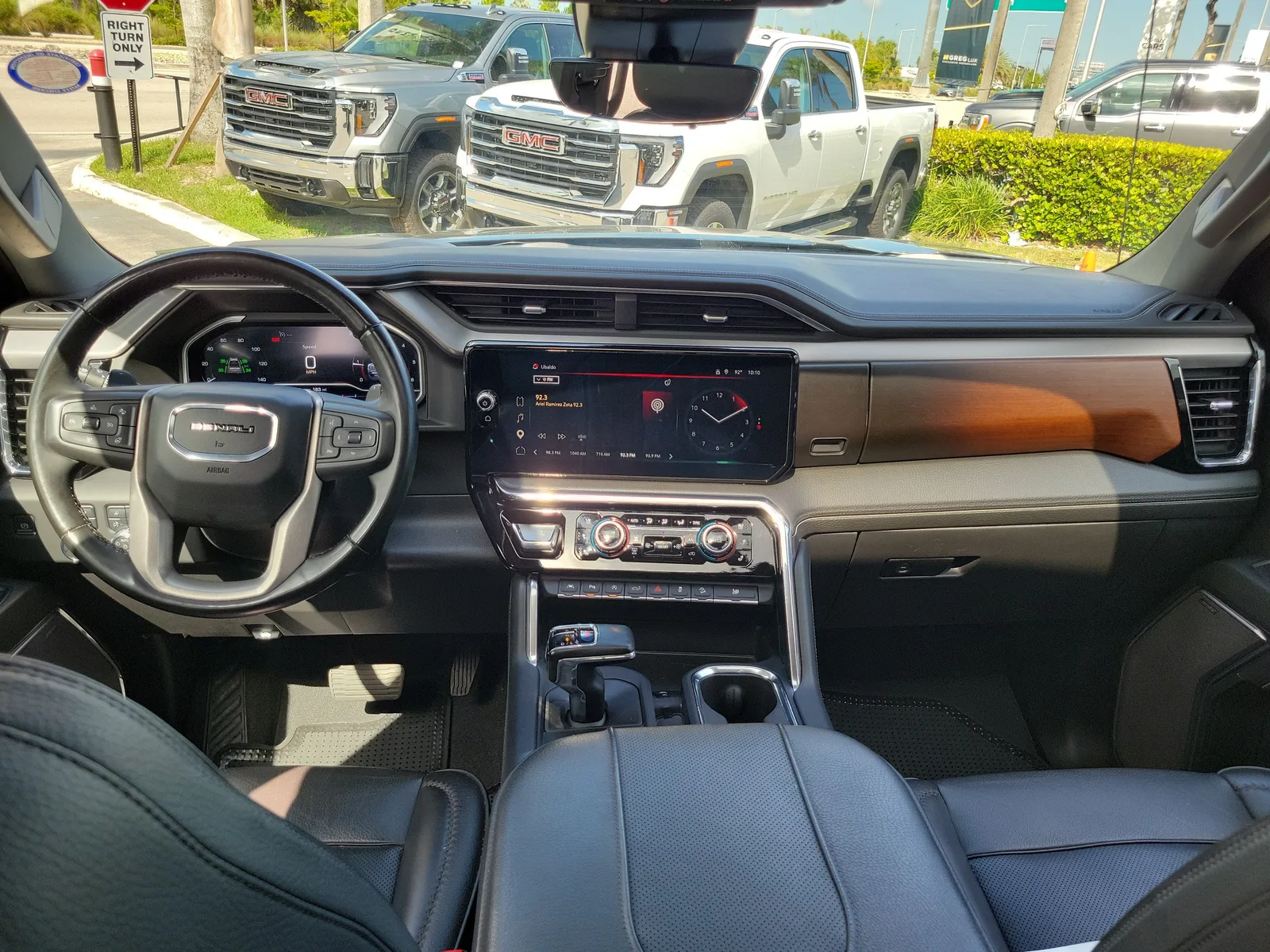 2023 GMC Sierra 1500 Denali photo 17