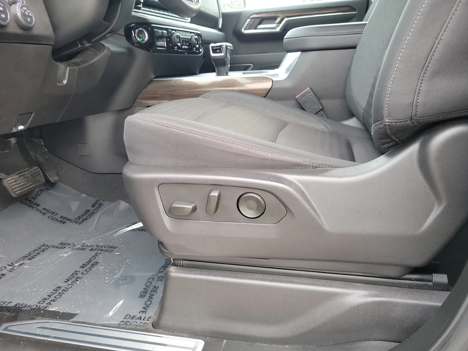 2024 Chevrolet Silverado 1500 RST photo 13
