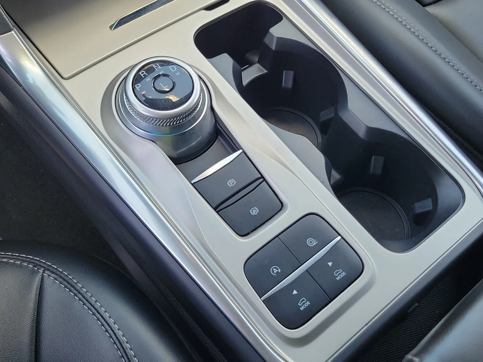 2023 Ford Explorer XLT photo 27
