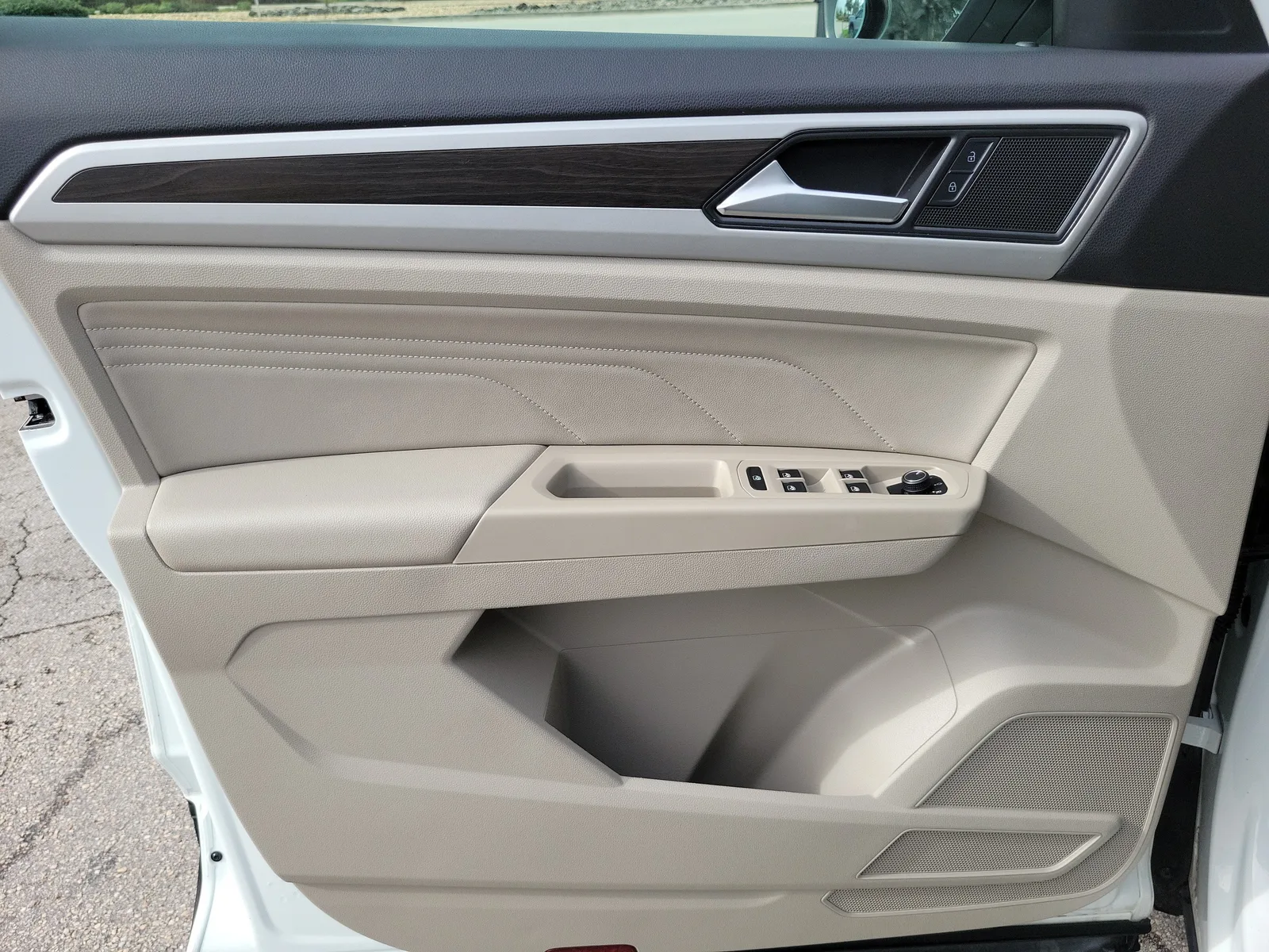 2022 Volkswagen Atlas 3.6L V6 SE w/Technology photo 24
