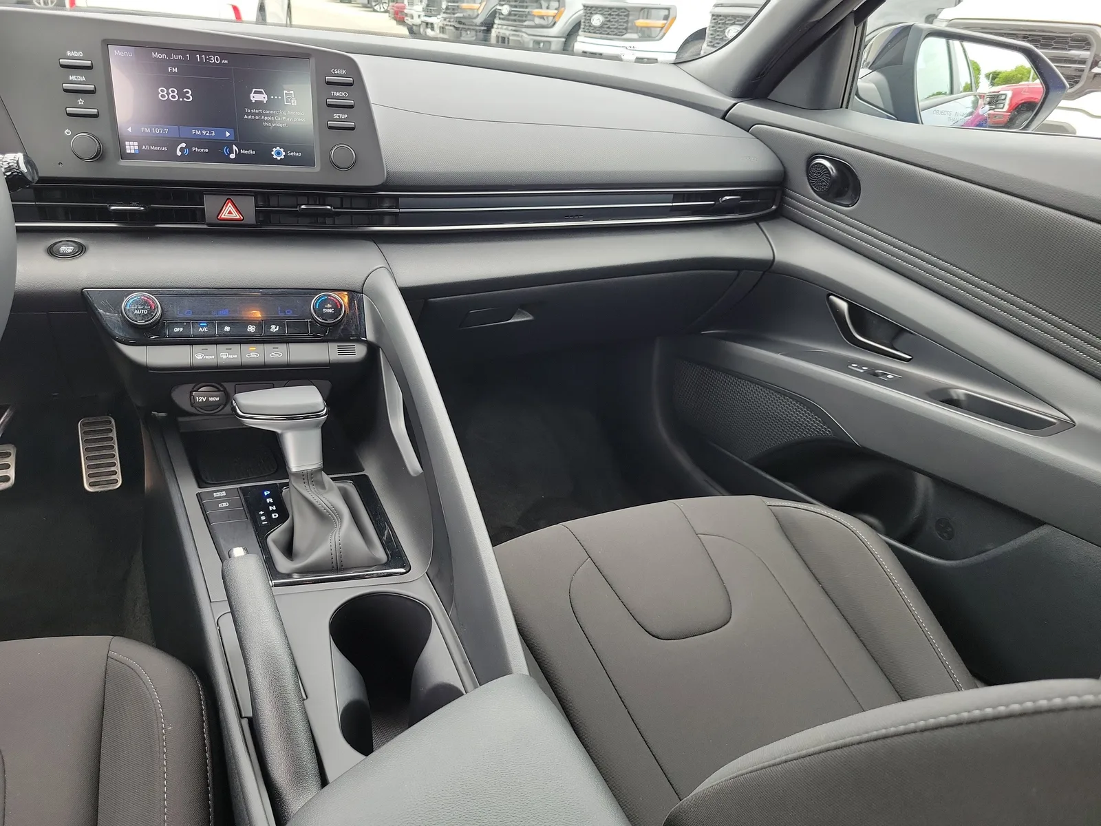 2025 Hyundai Elantra SEL Sport photo 16