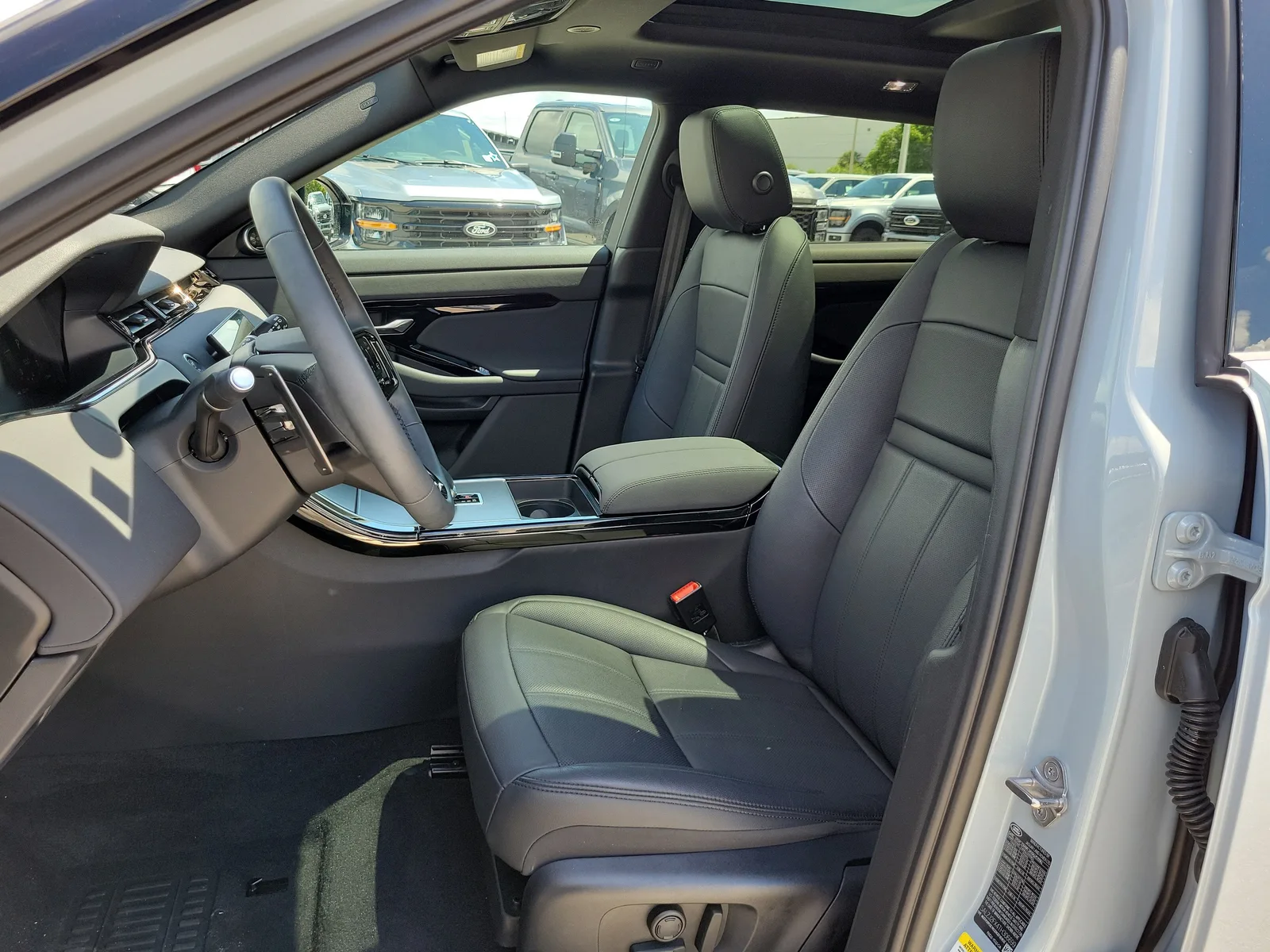 2026 Land Rover Range Rover Evoque Core S photo 13