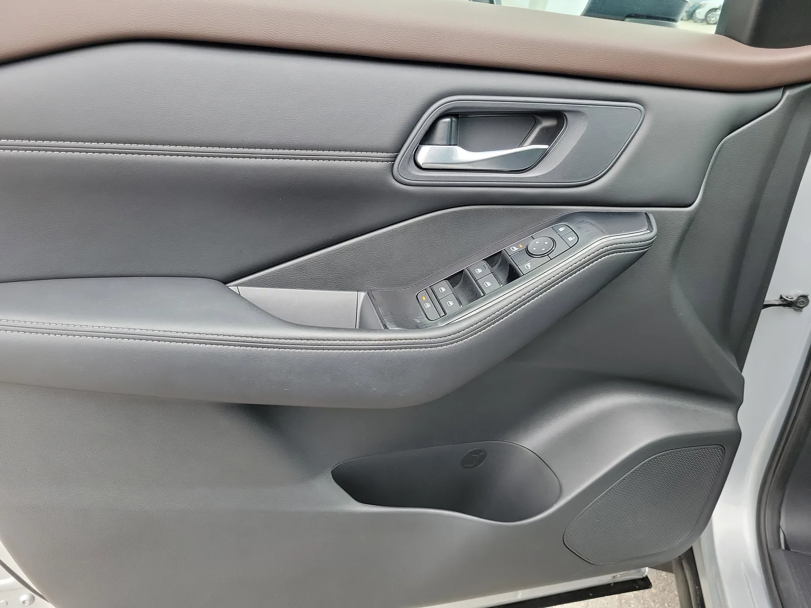 2023 Nissan Rogue SV photo 21