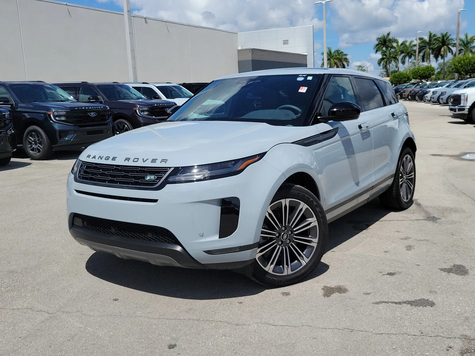 2026 Land Rover Range Rover Evoque Core S photo 32