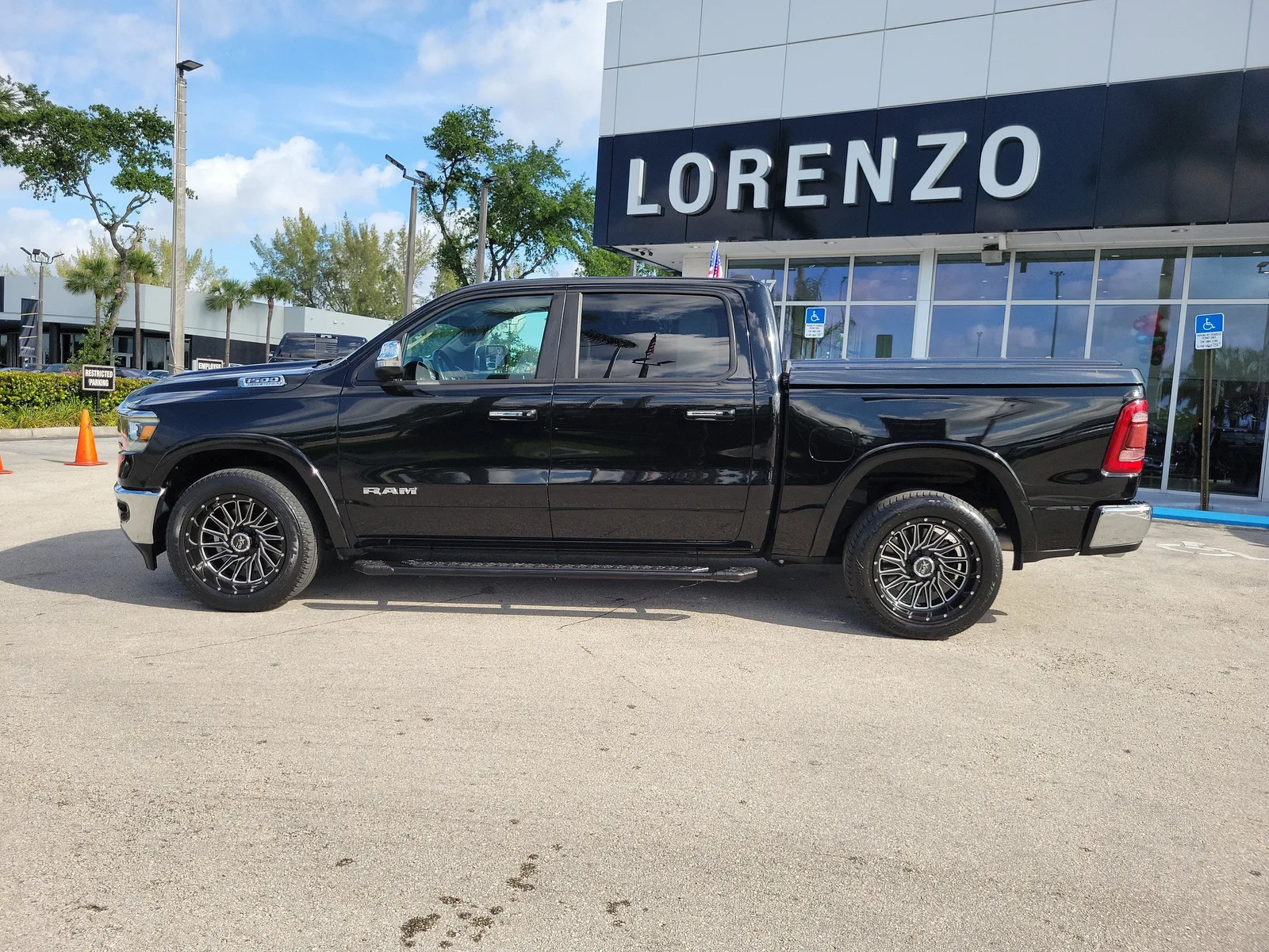 2021 RAM 1500 Laramie photo 8