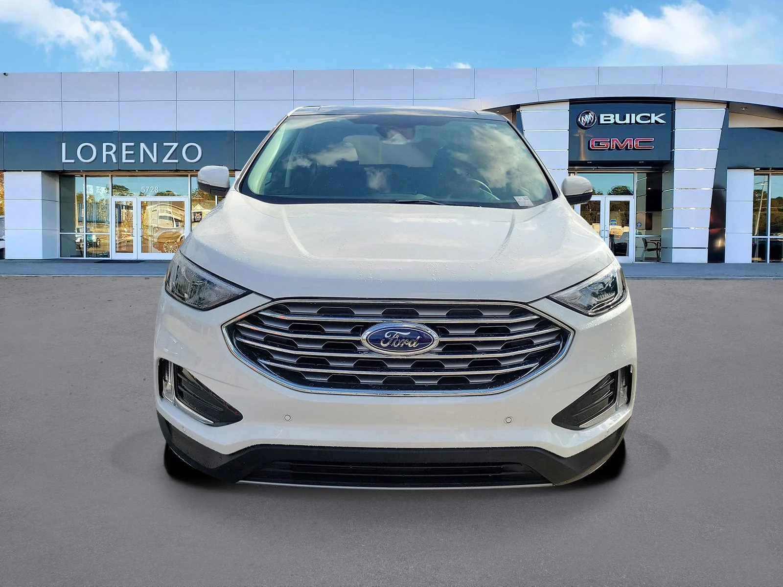 2022 Ford Edge Titanium 4WD photo 2