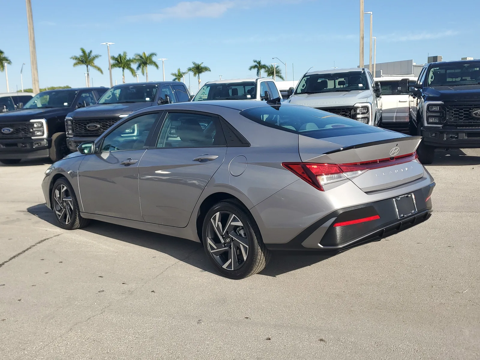 2025 Hyundai Elantra SEL Sport photo 7