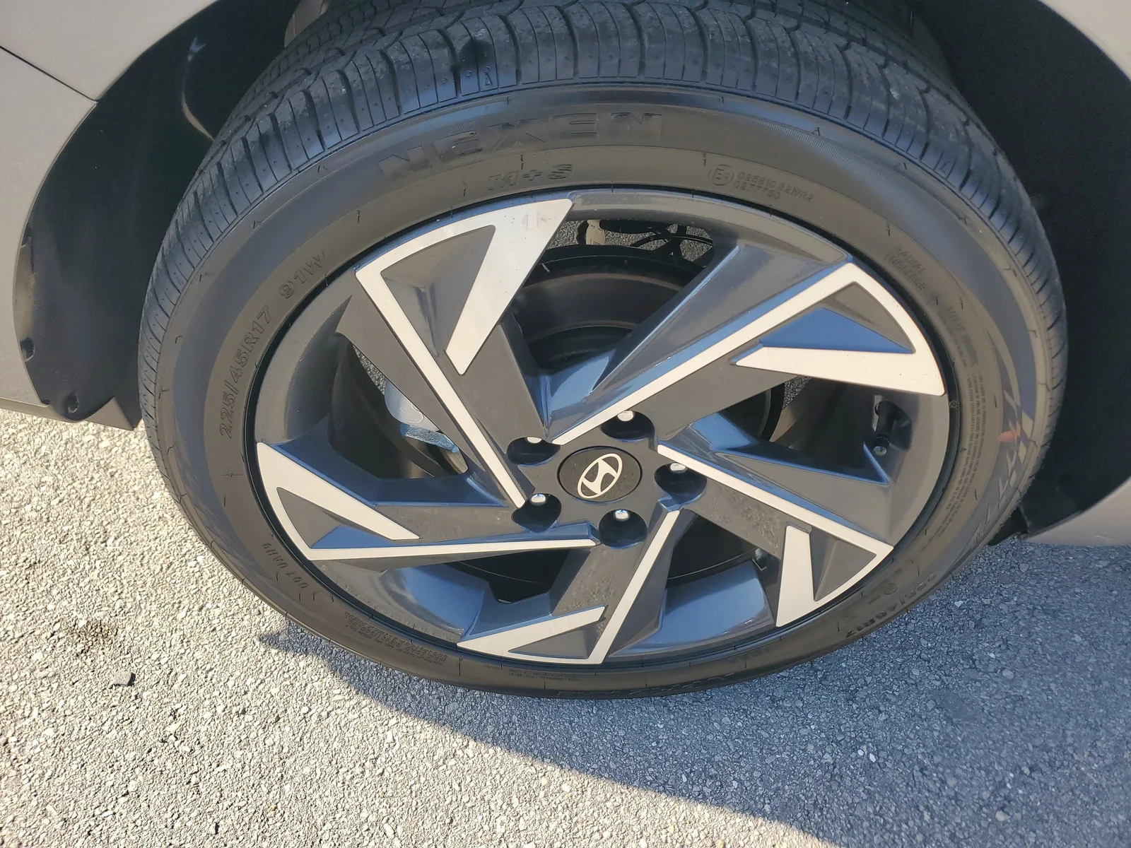 2025 Hyundai Elantra SEL Sport photo 28