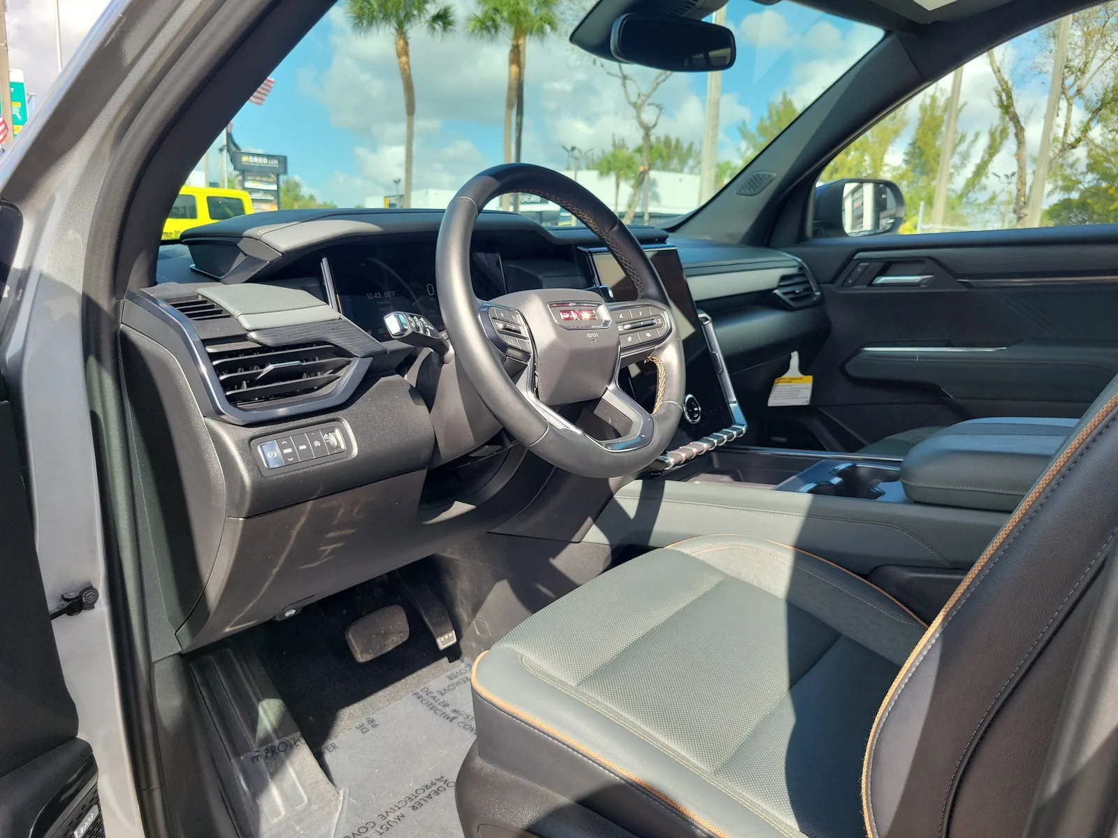 2024 GMC Acadia AT4 photo 9