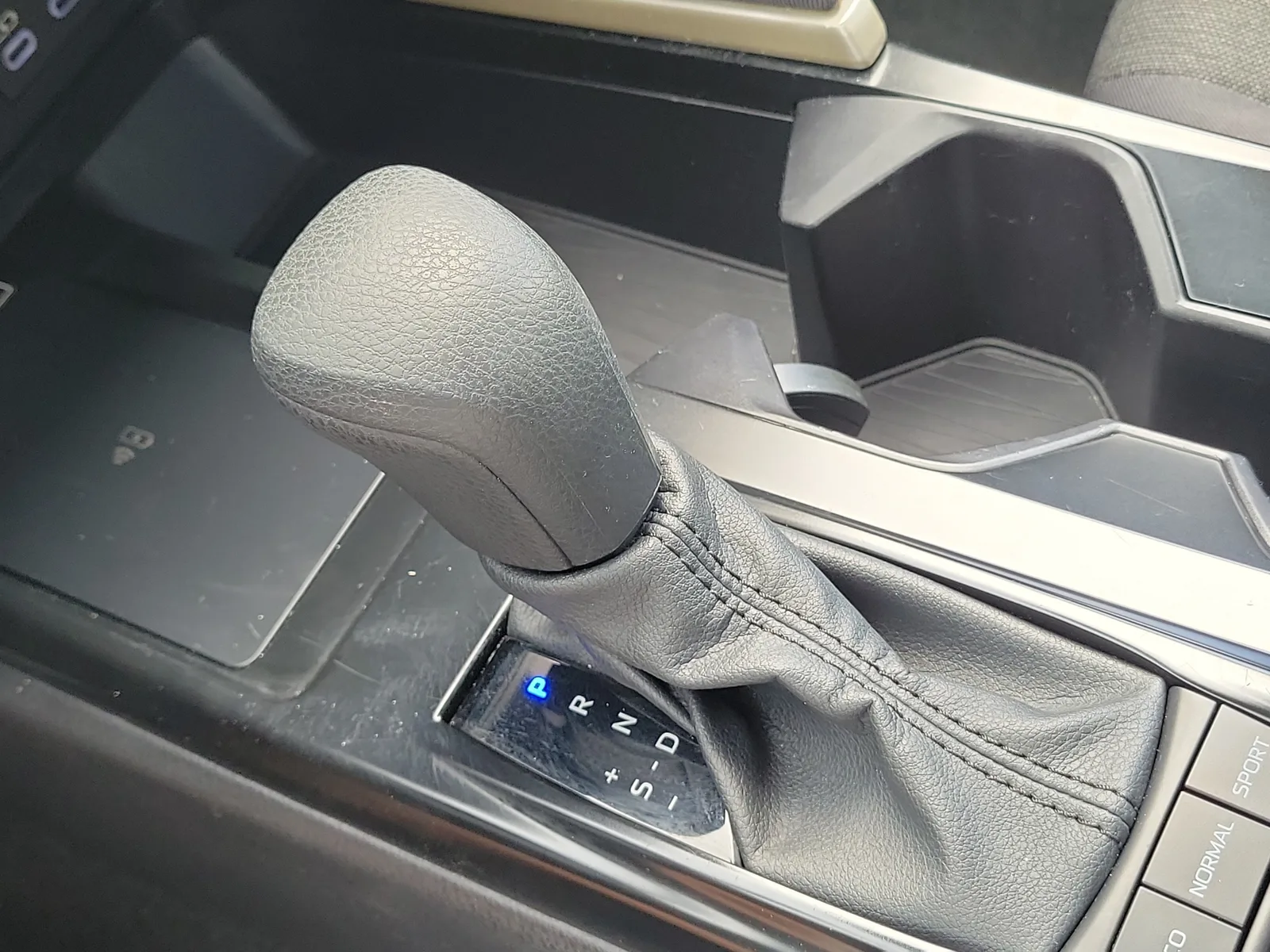 2025 Toyota Camry LE photo 22