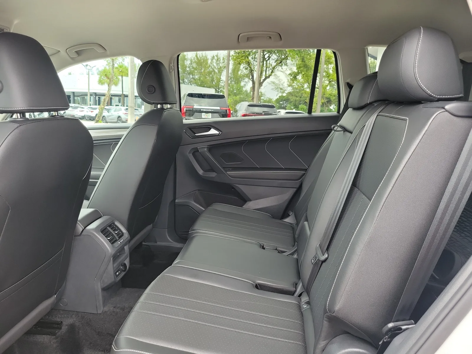 2024 Volkswagen Tiguan SE photo 13