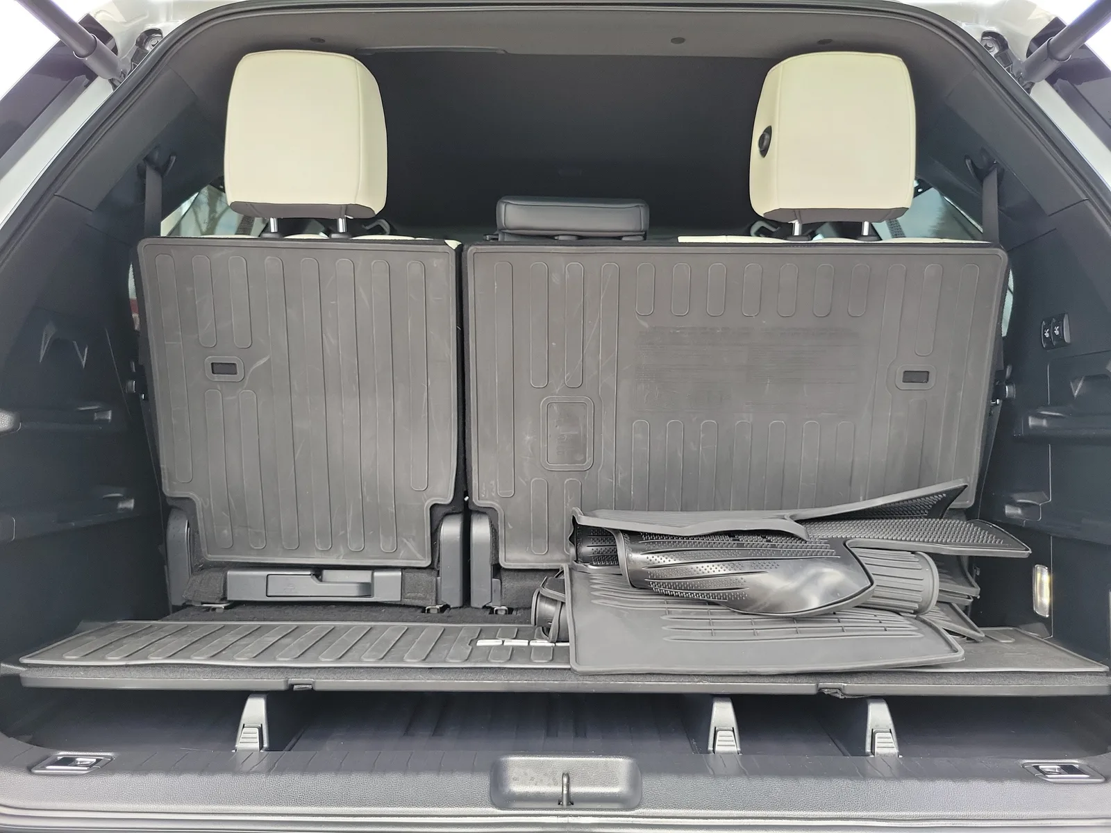 2025 Toyota Sequoia SR5 photo 16