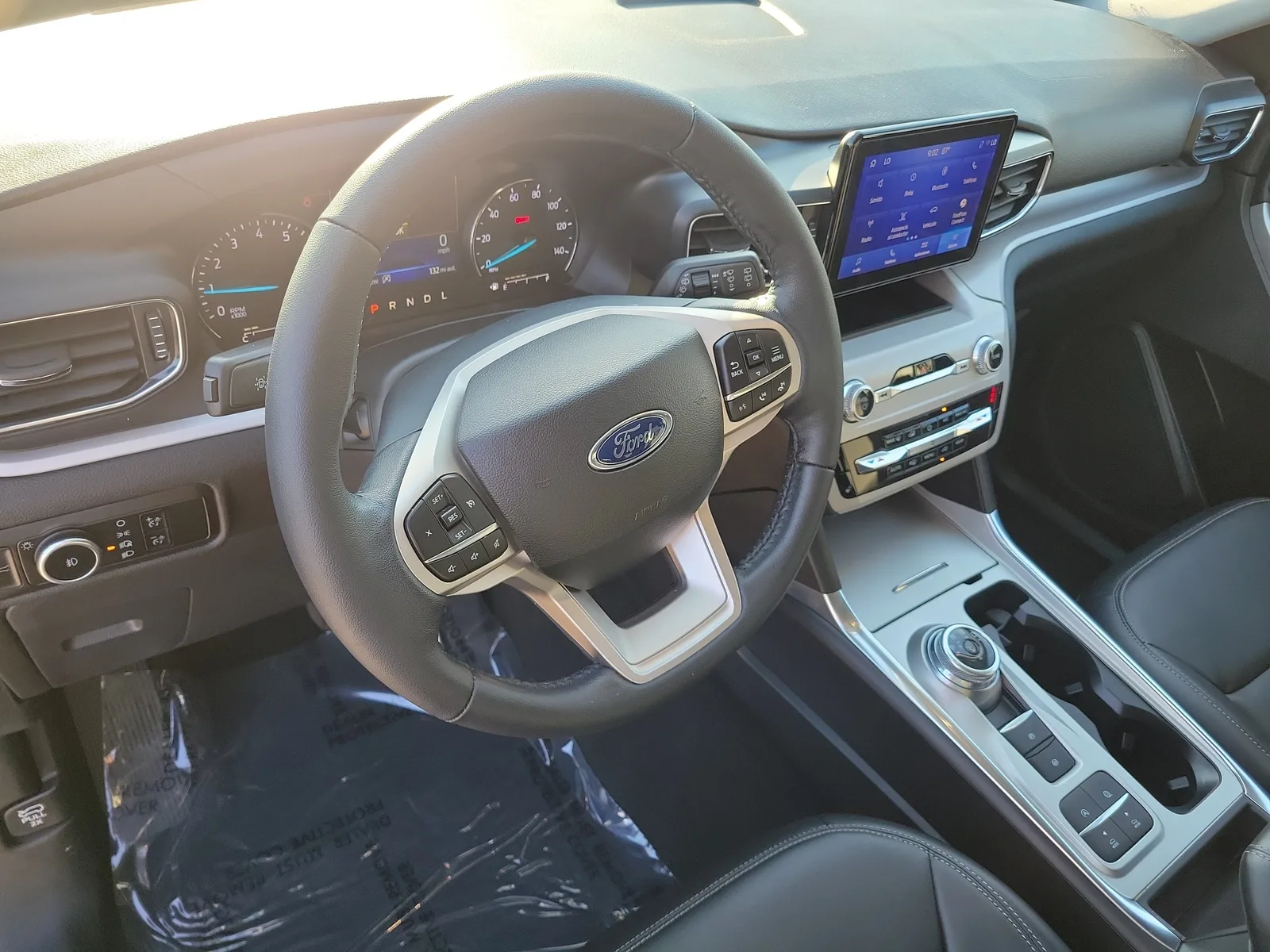 2023 Ford Explorer XLT photo 9