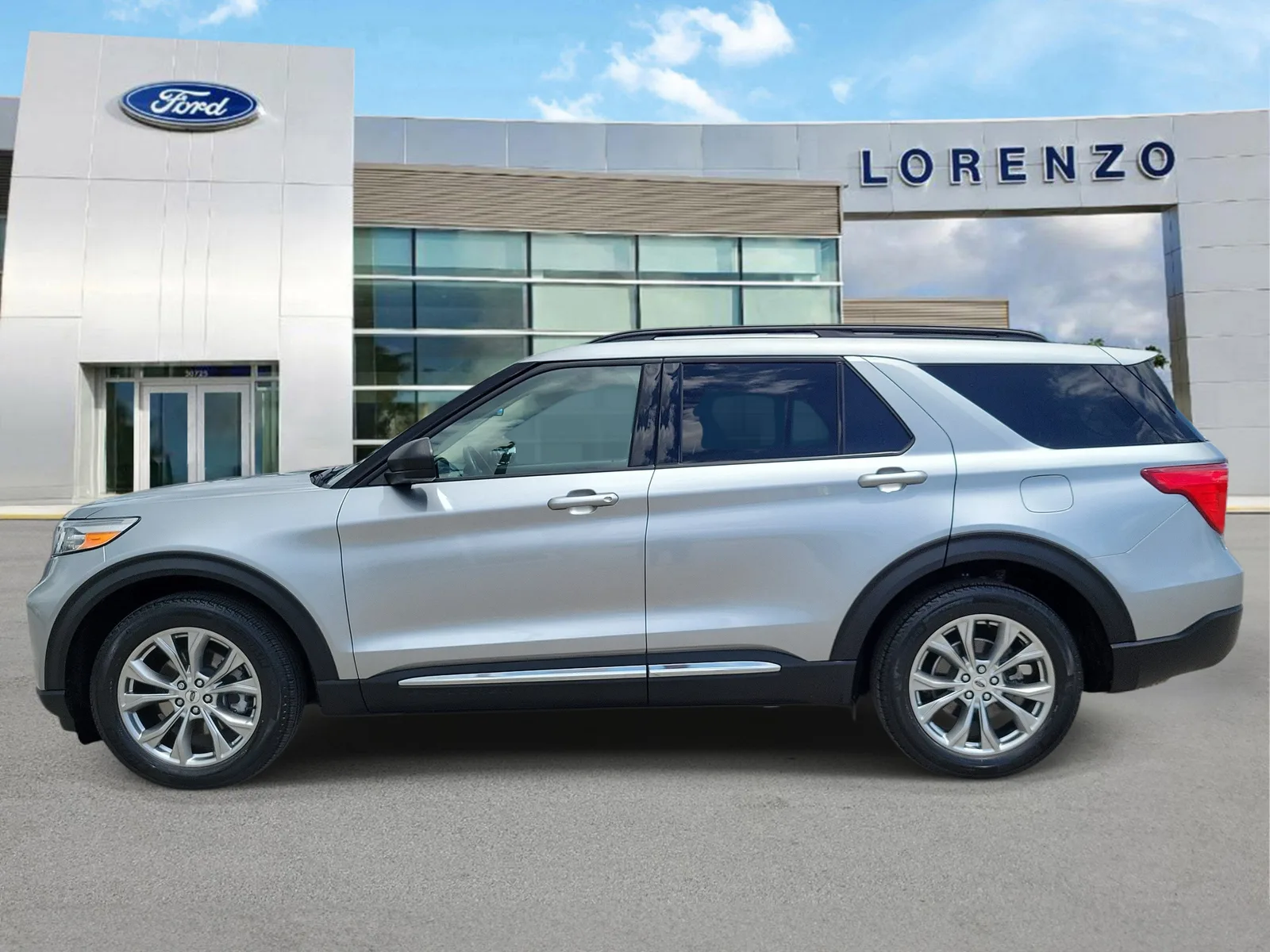 2024 Ford Explorer XLT photo 8