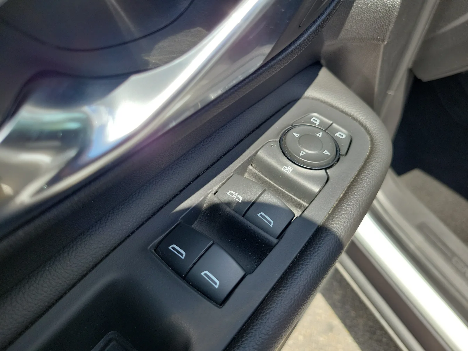 2023 GMC Terrain SLE photo 24