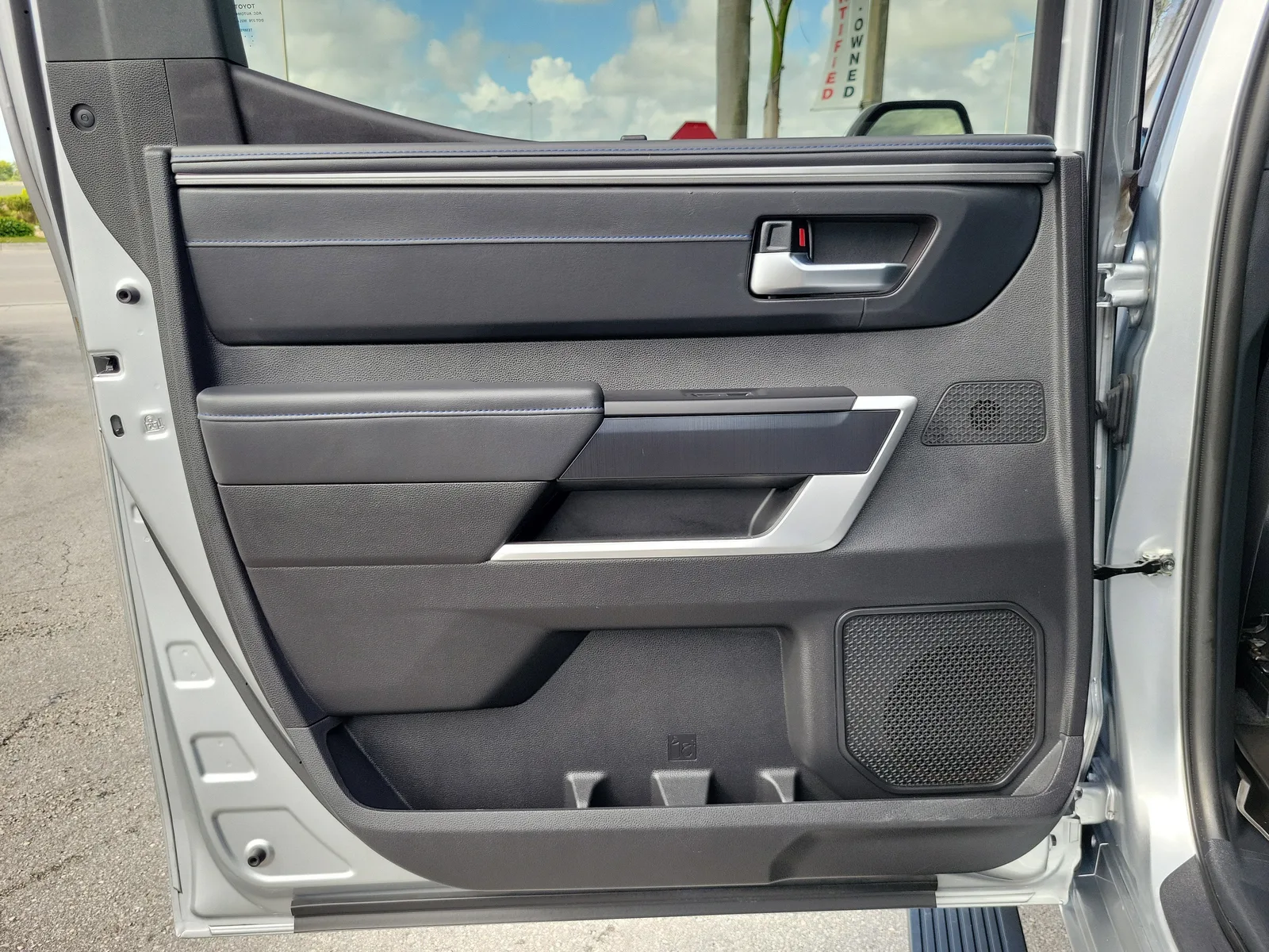 2023 Toyota Tundra 4WD Platinum photo 25