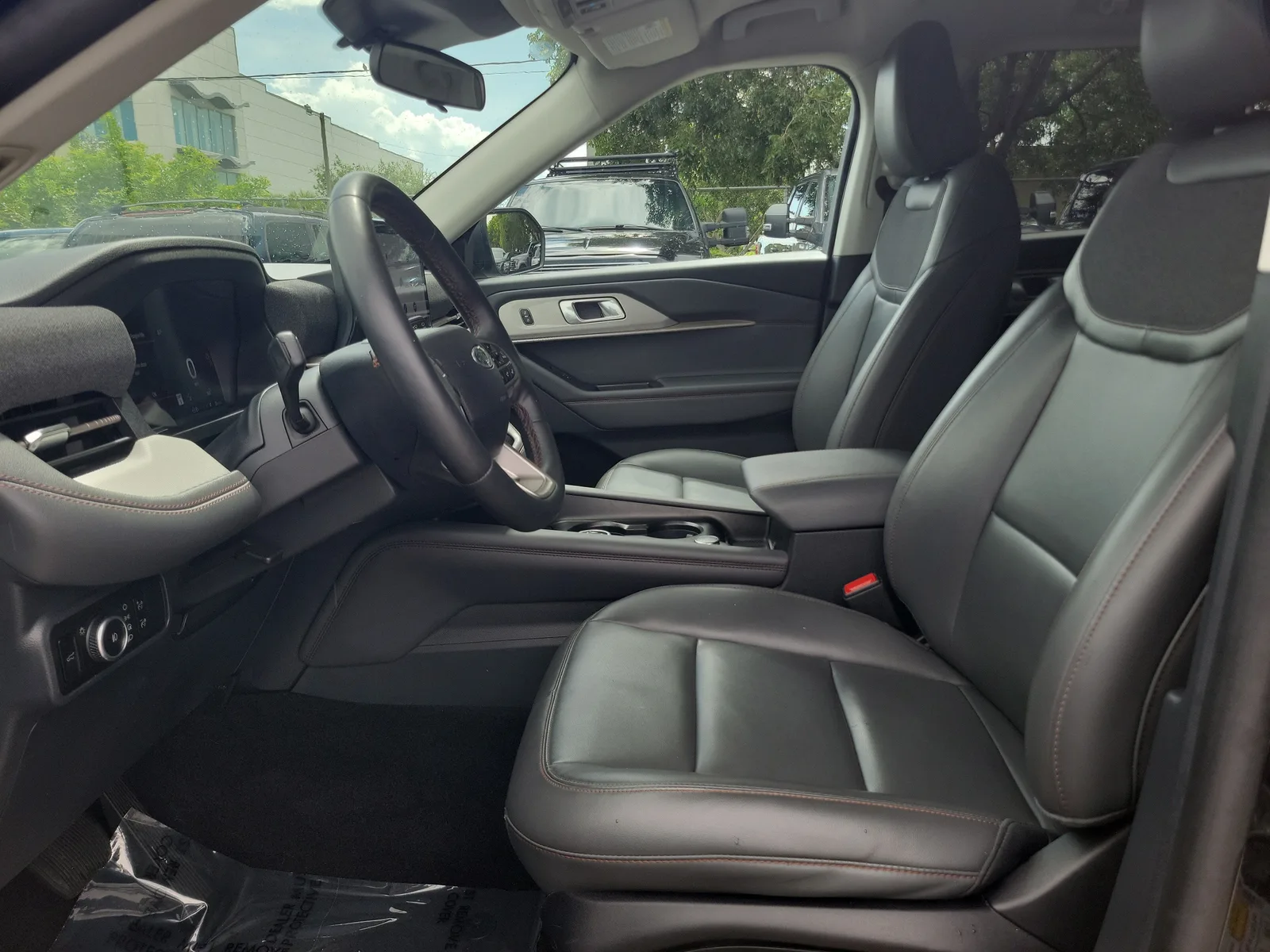 2025 Ford Explorer Active photo 11