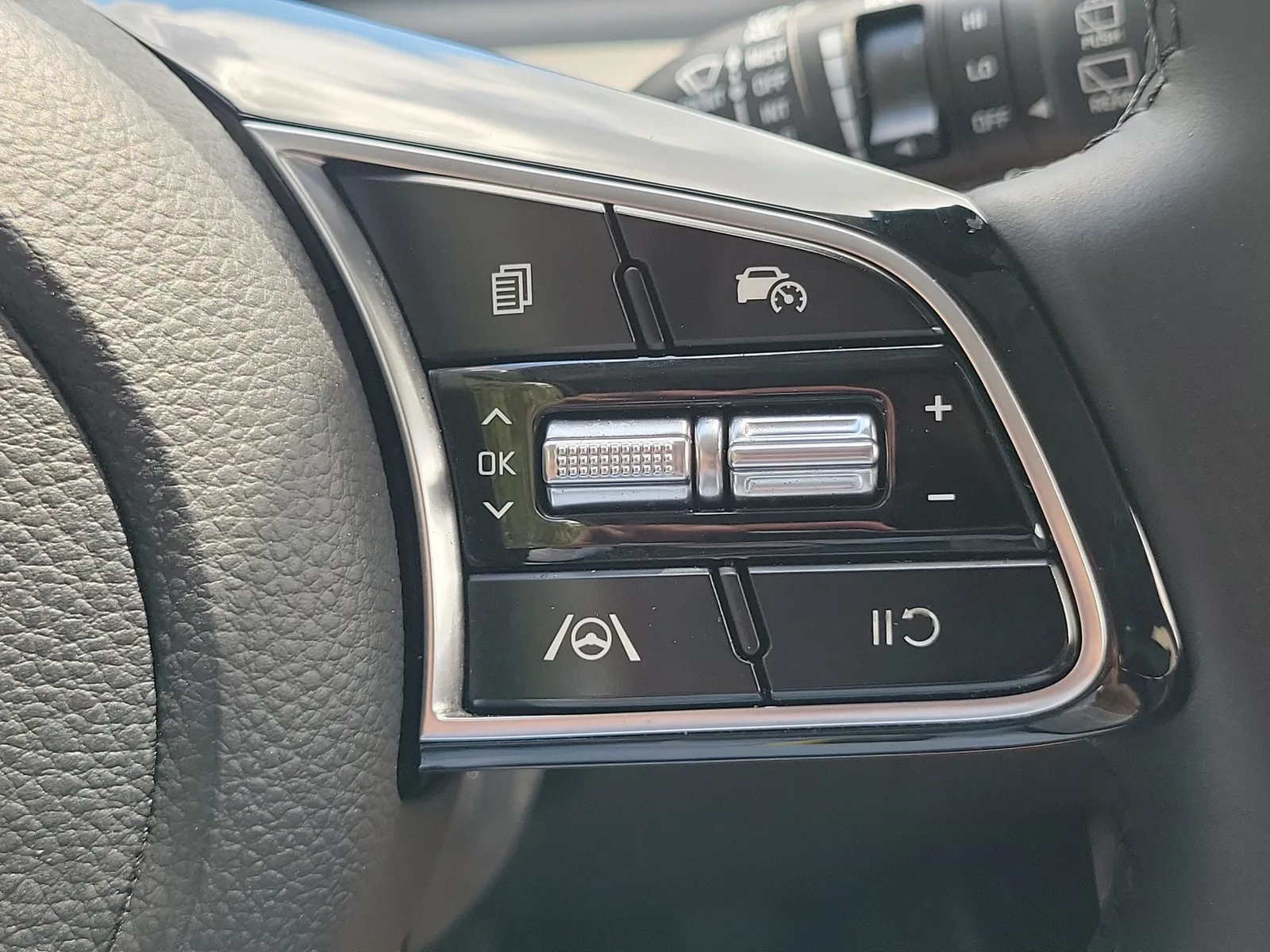 2024 Kia Seltos S photo 22