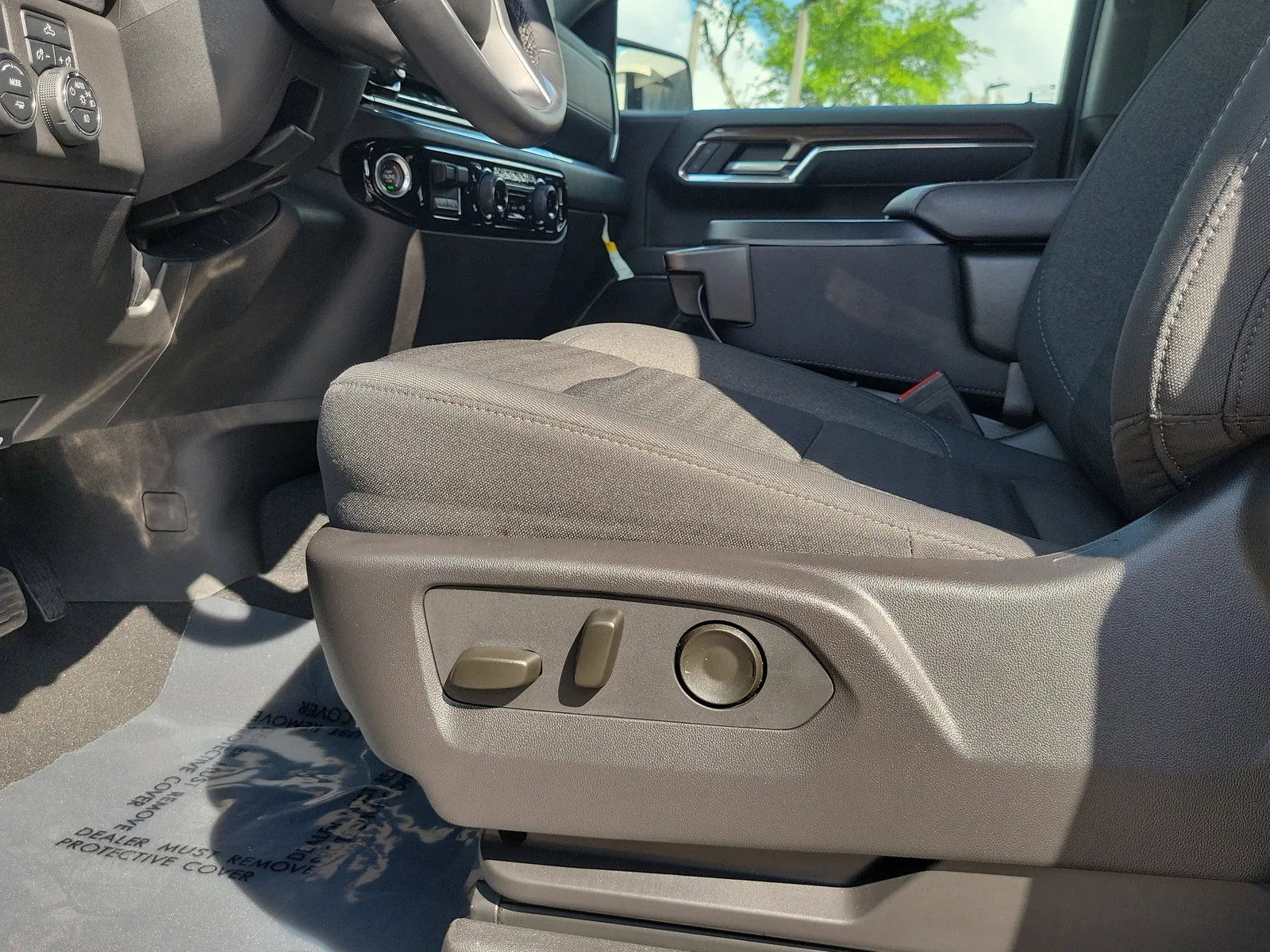 2024 Chevrolet Silverado 1500 RST photo 13