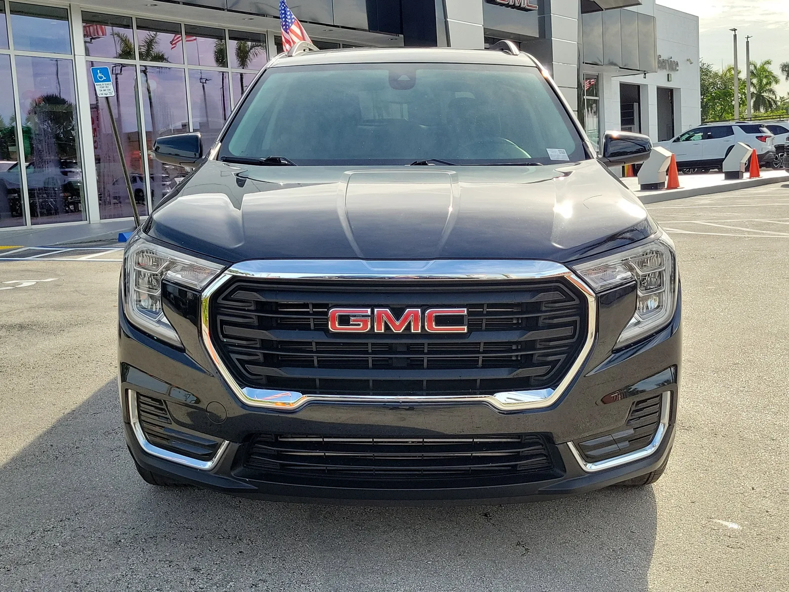 2023 GMC Terrain SLE photo 2