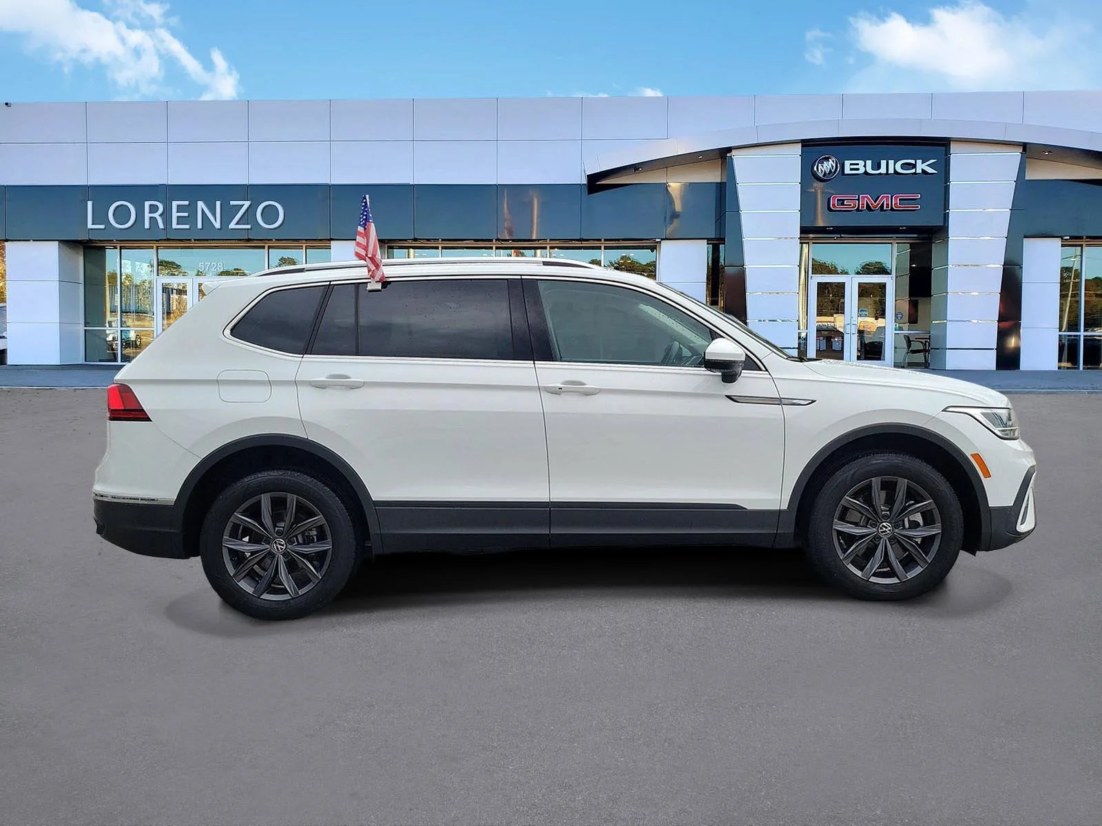 2024 Volkswagen Tiguan SE photo 4