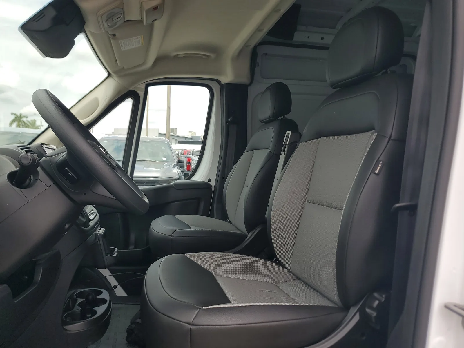 2026 RAM ProMaster Cargo Van Tradesman photo 14