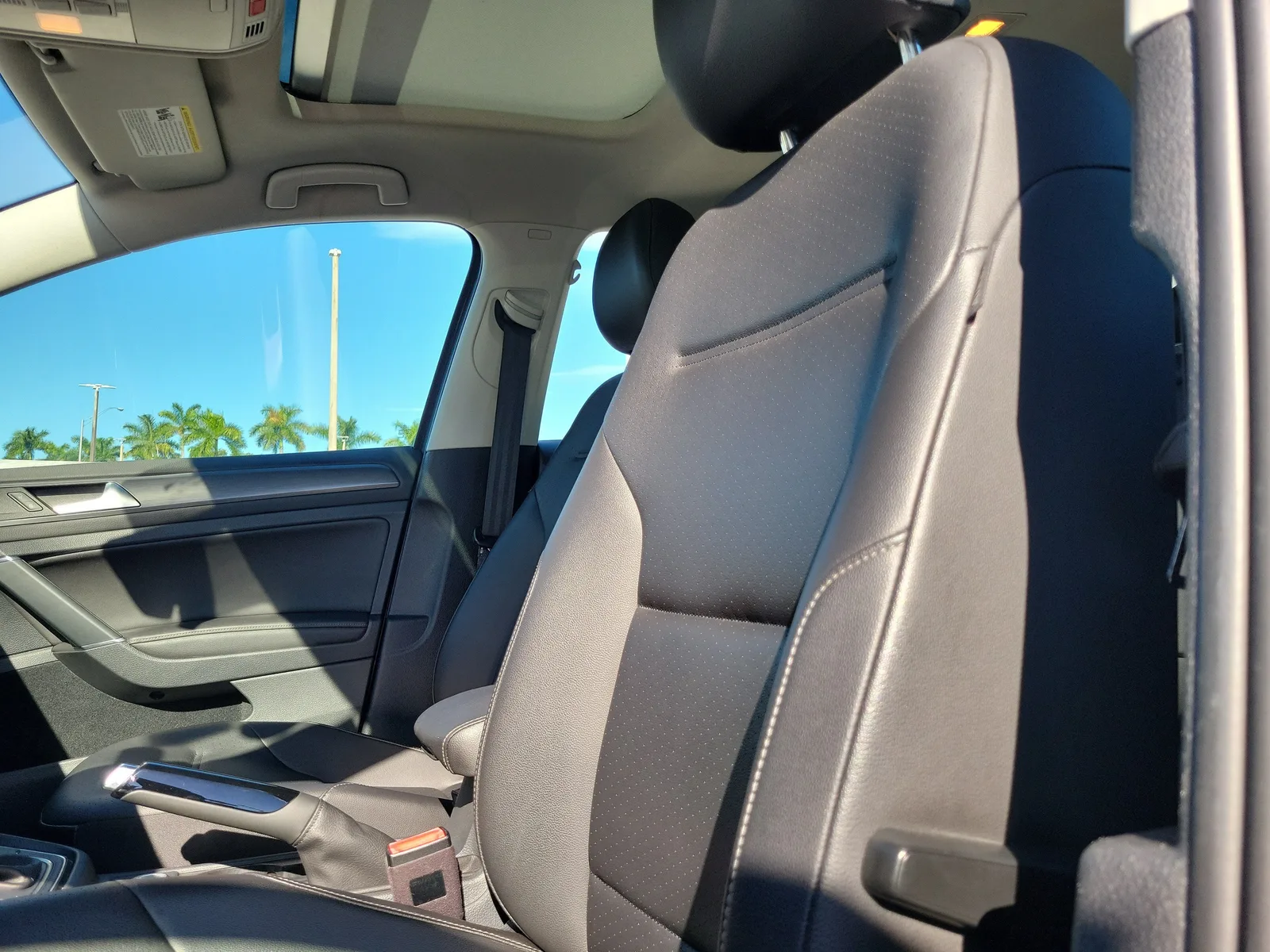 2020 Volkswagen Golf TSI photo 11