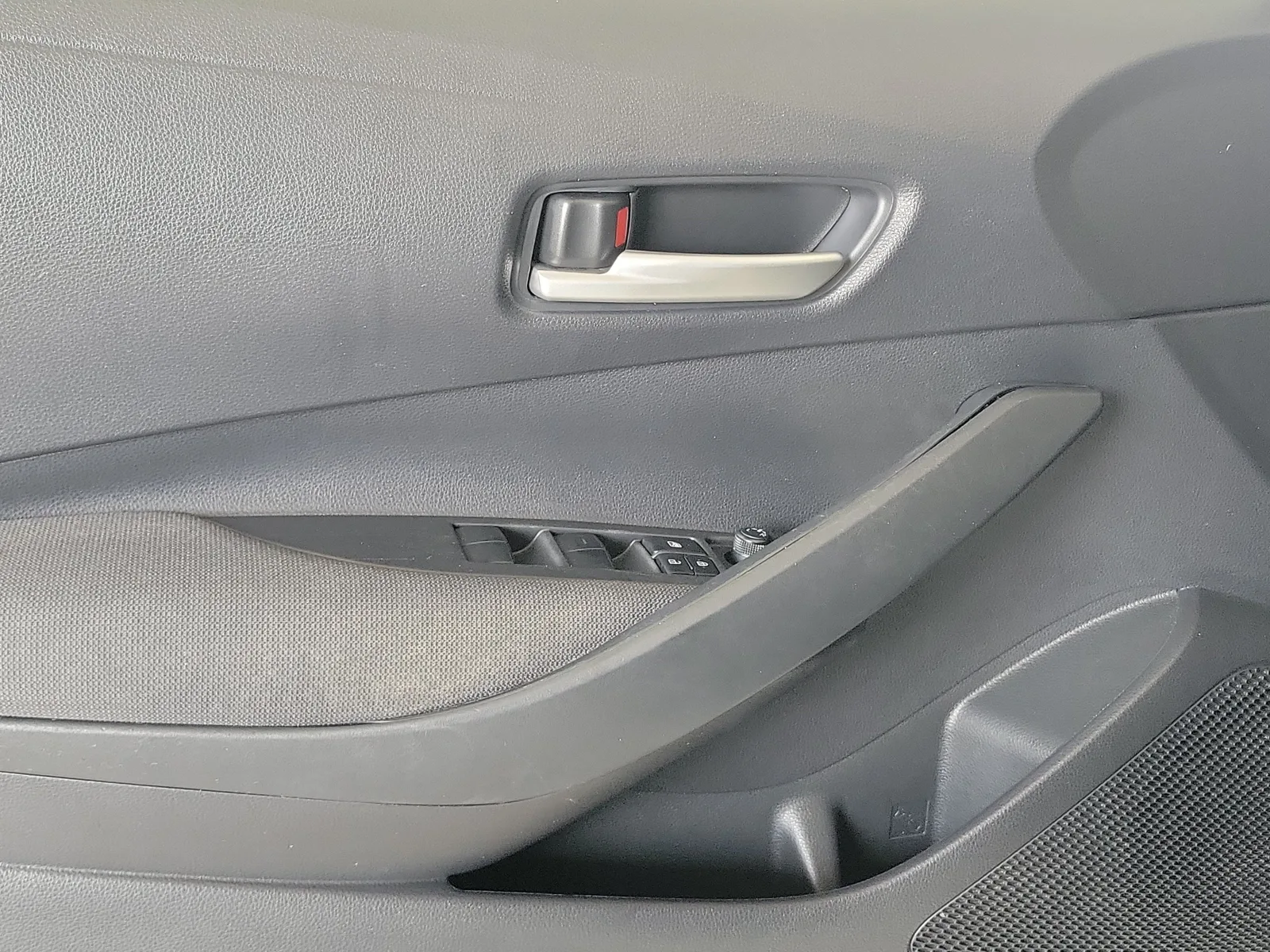 2021 Toyota Corolla LE photo 23