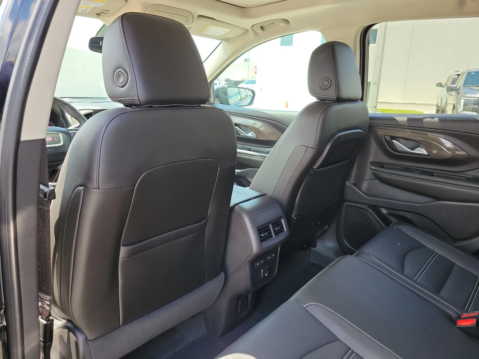 2024 GMC Terrain Denali 4WD photo 14