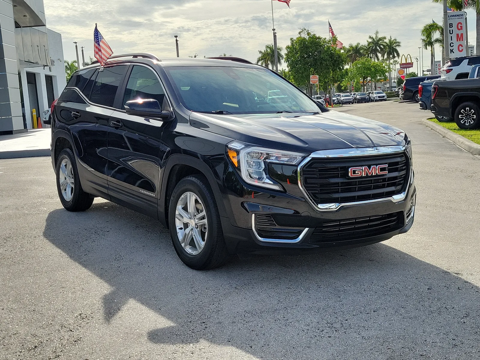 2023 GMC Terrain SLE photo 3