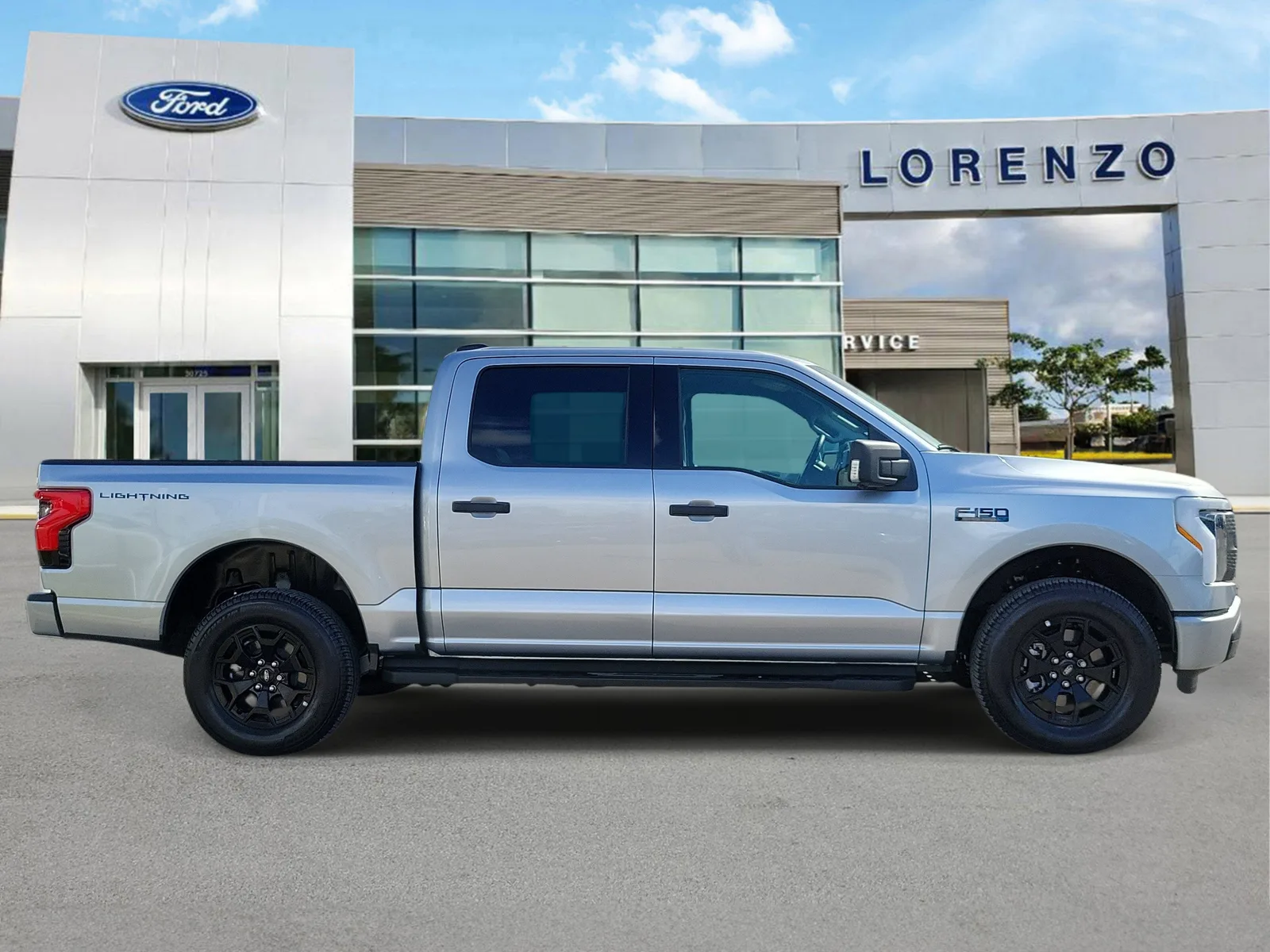 2025 Ford F-150 Lightning XLT photo 4