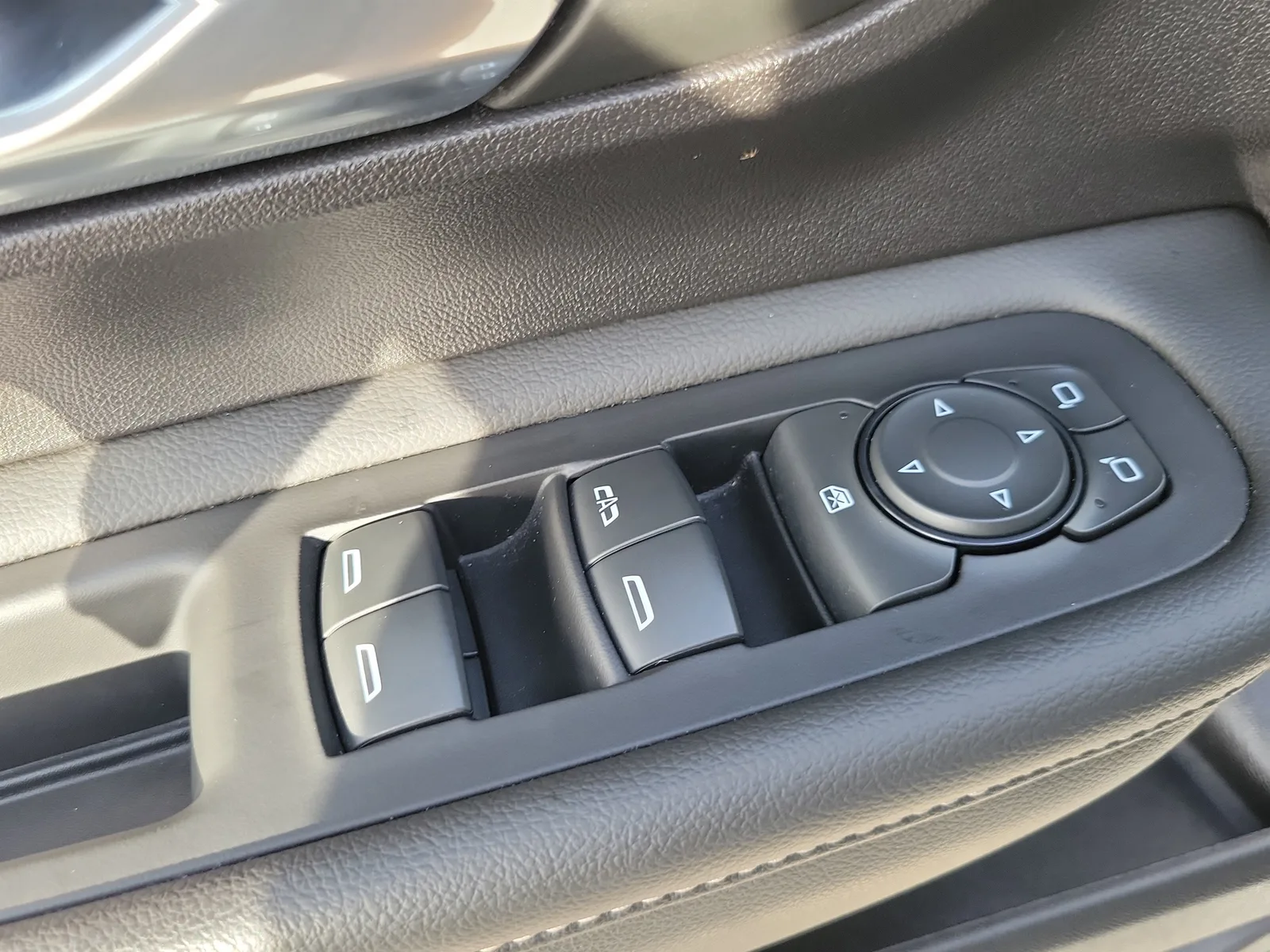 2024 GMC Terrain SLE photo 16