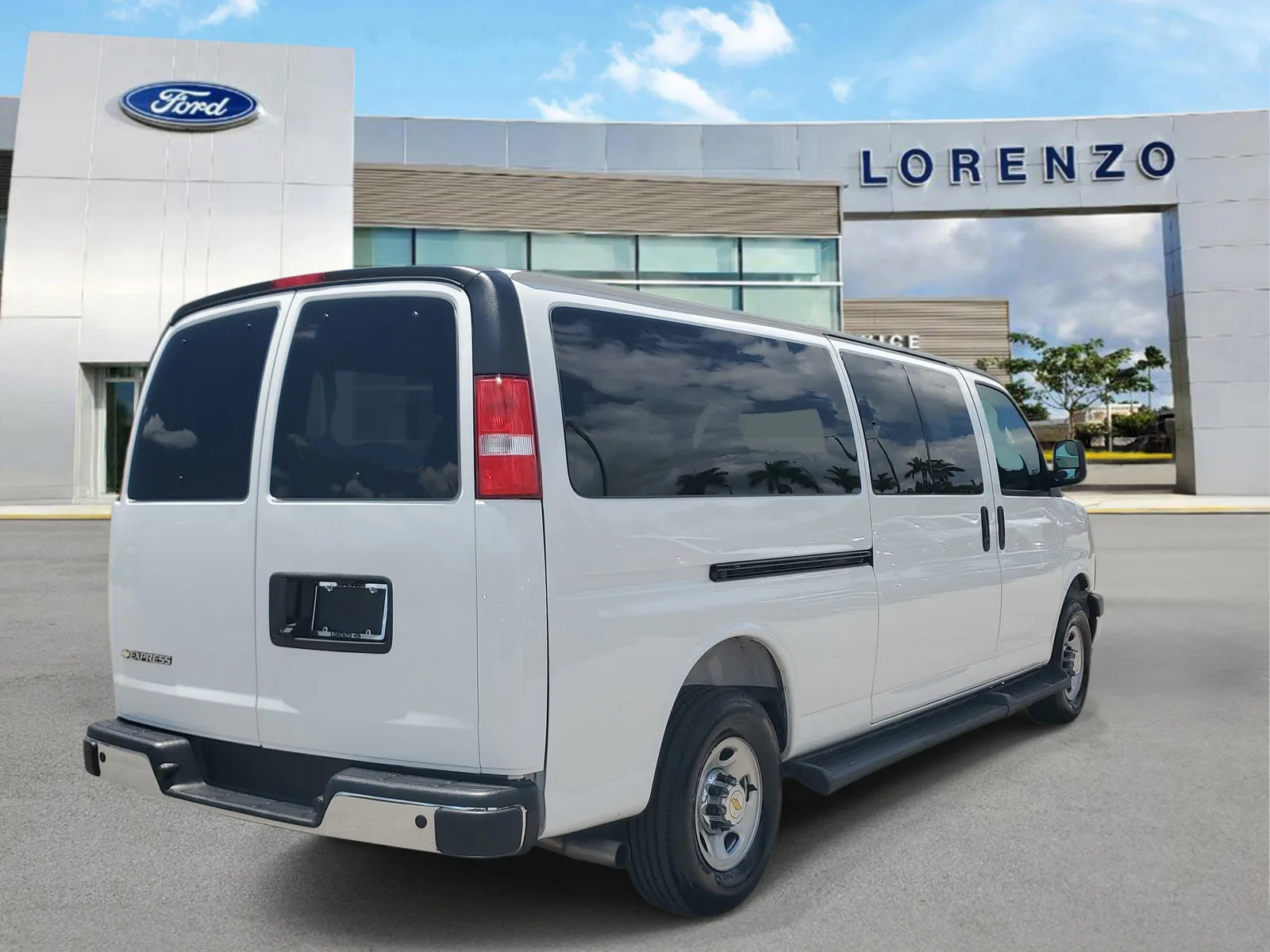 2025 Chevrolet Express Passenger LT photo 5