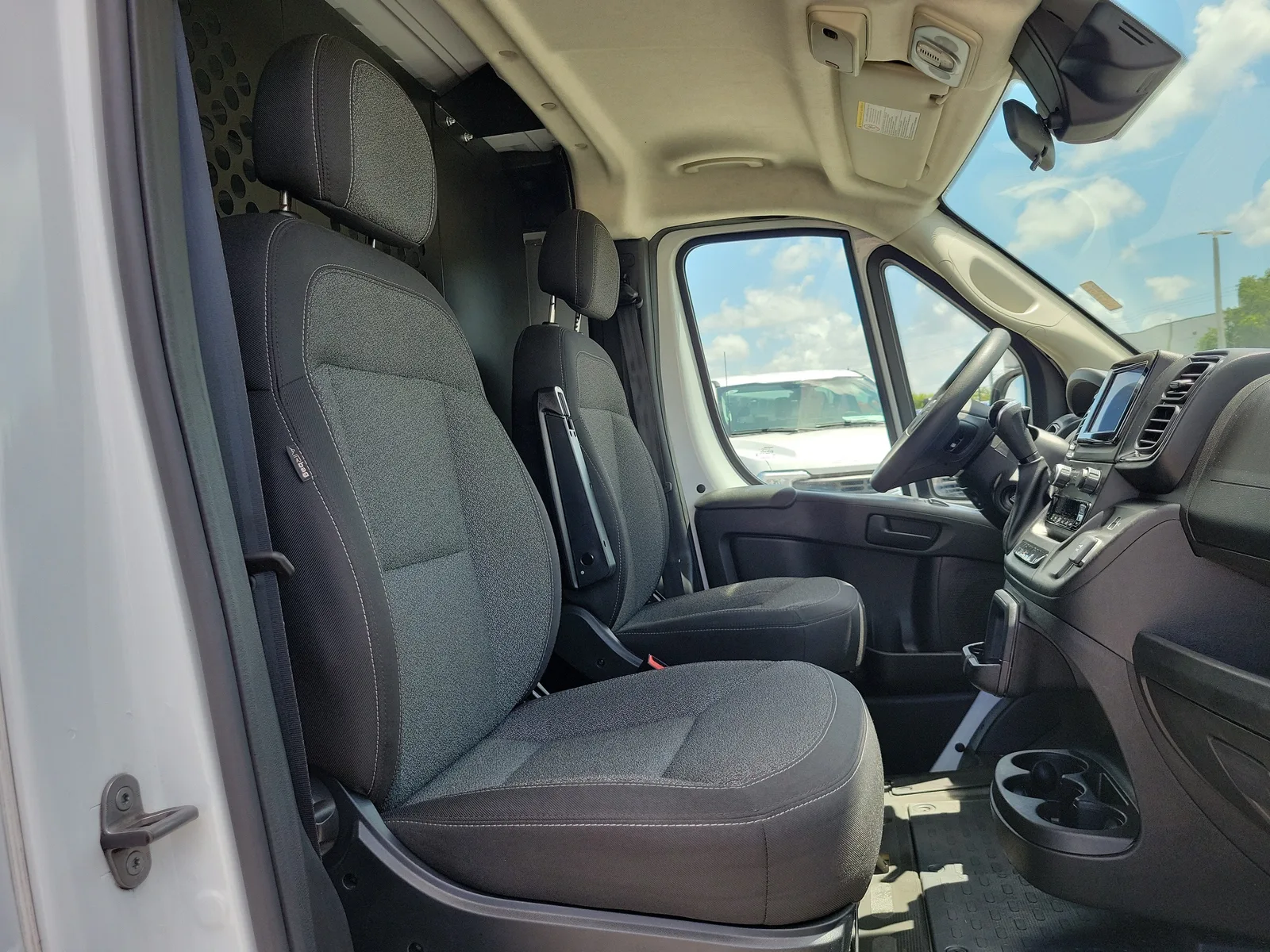 2025 RAM ProMaster Cargo Van Tradesman photo 17