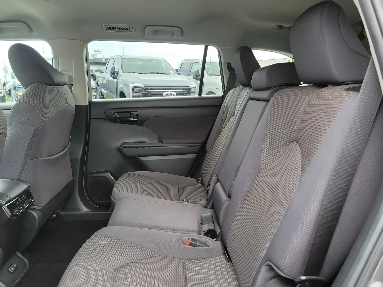2023 Toyota Highlander LE photo 13