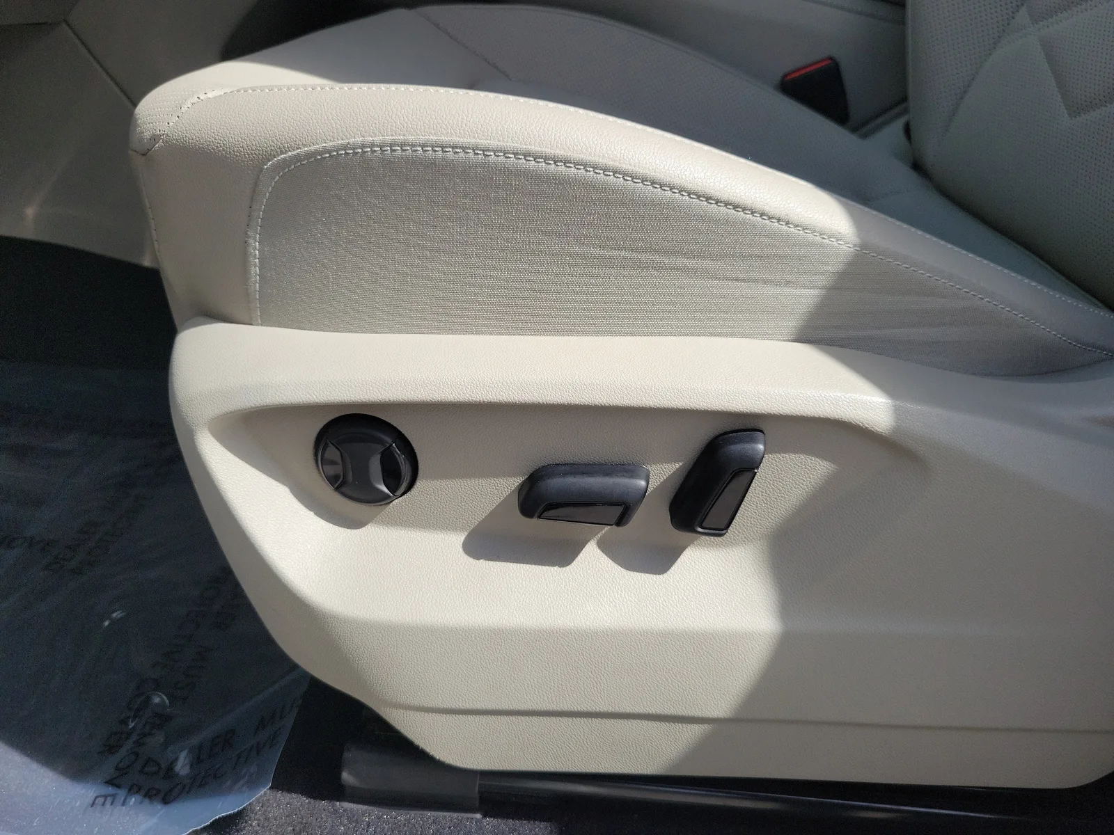 2025 Volkswagen Atlas 2.0T SE w/Technology photo 12
