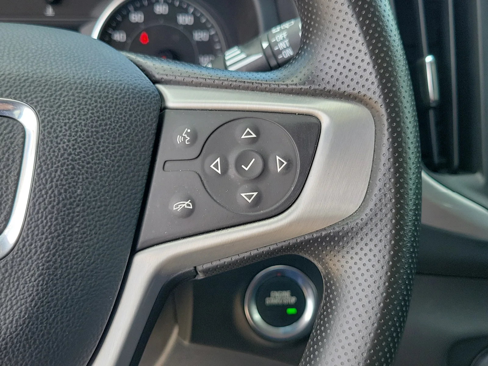 2024 GMC Terrain SLE photo 27