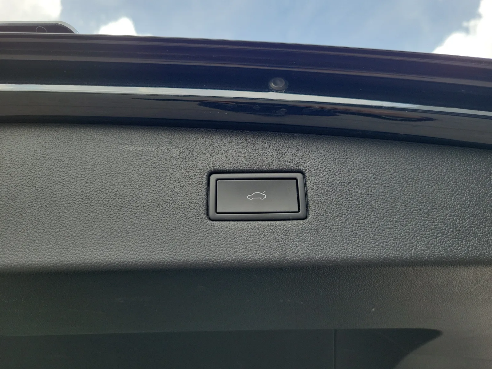2022 Volkswagen Tiguan SE photo 16
