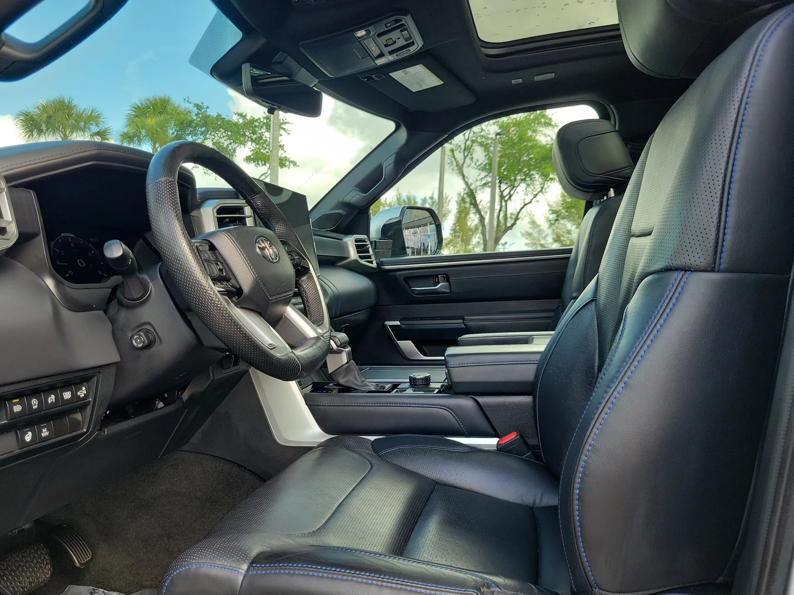 2023 Toyota Tundra 4WD Platinum photo 12