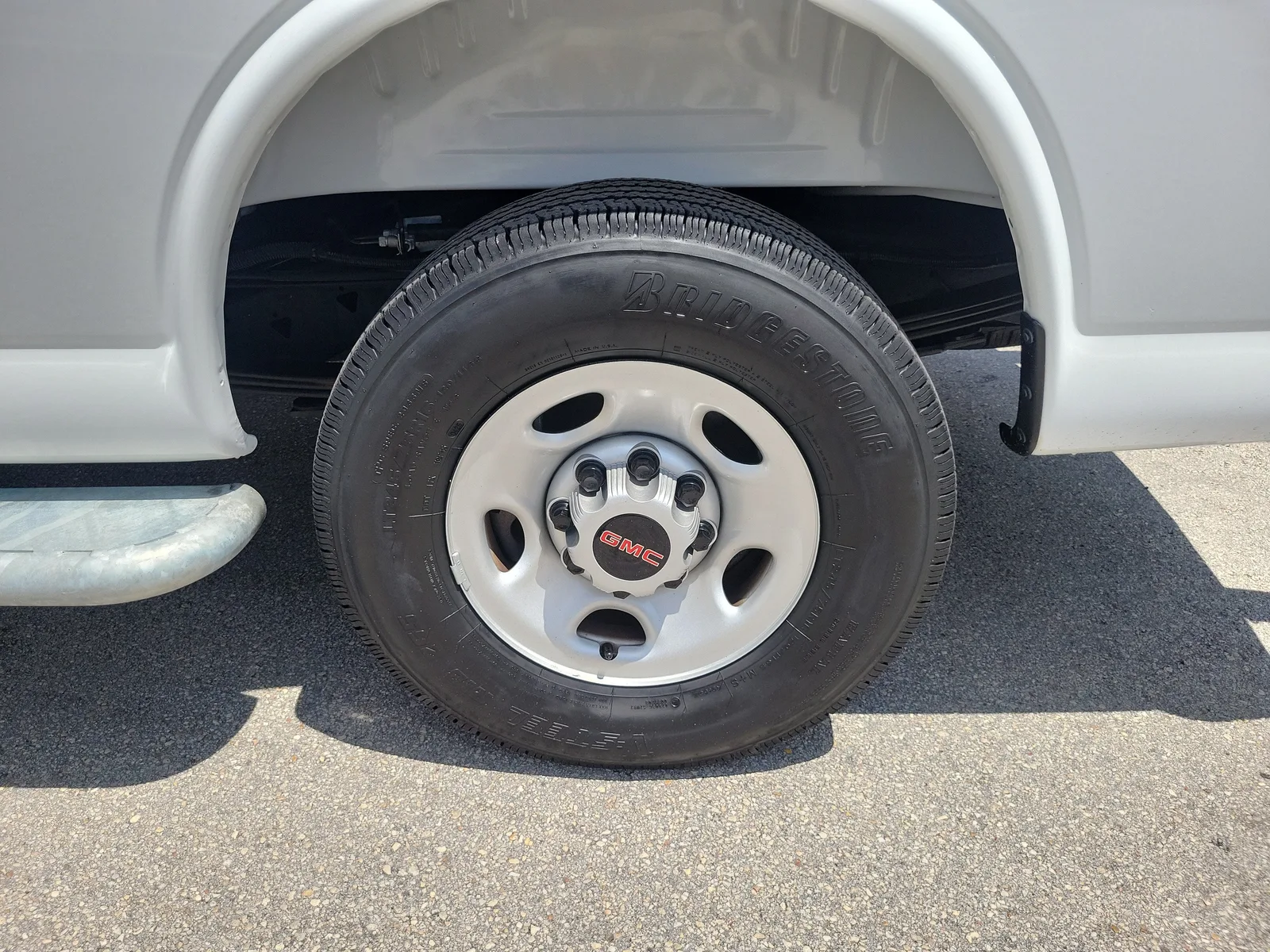 2025 GMC Savana Cargo Work Van photo 25