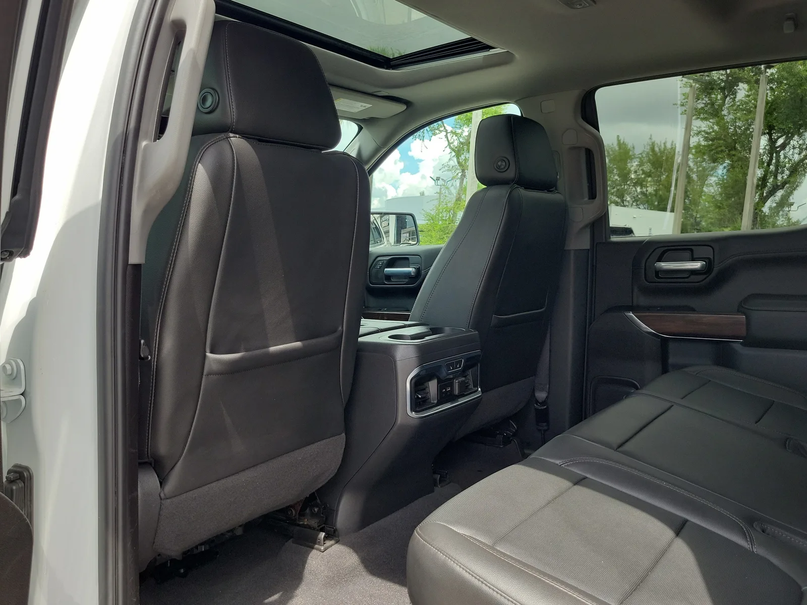 2020 GMC Sierra 1500 SLT photo 16