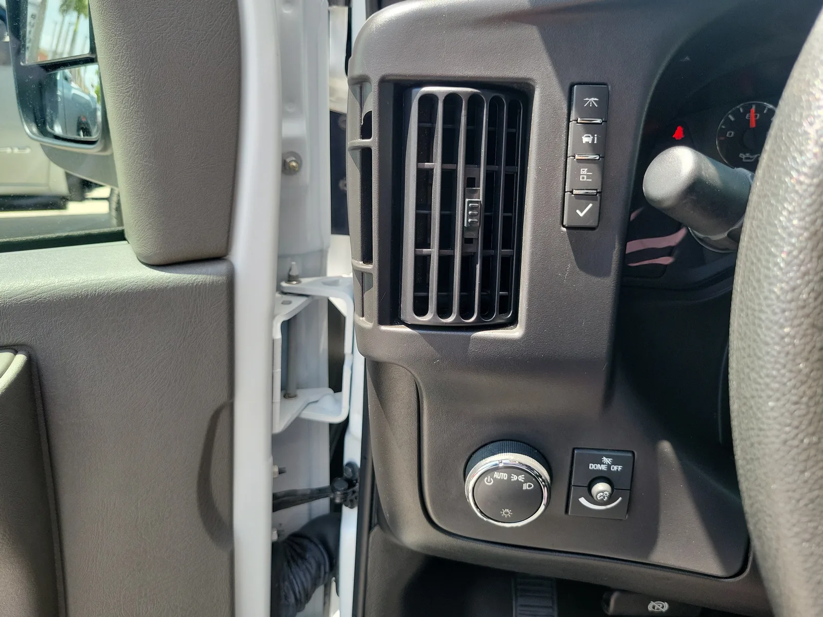2025 GMC Savana Cargo Work Van photo 20
