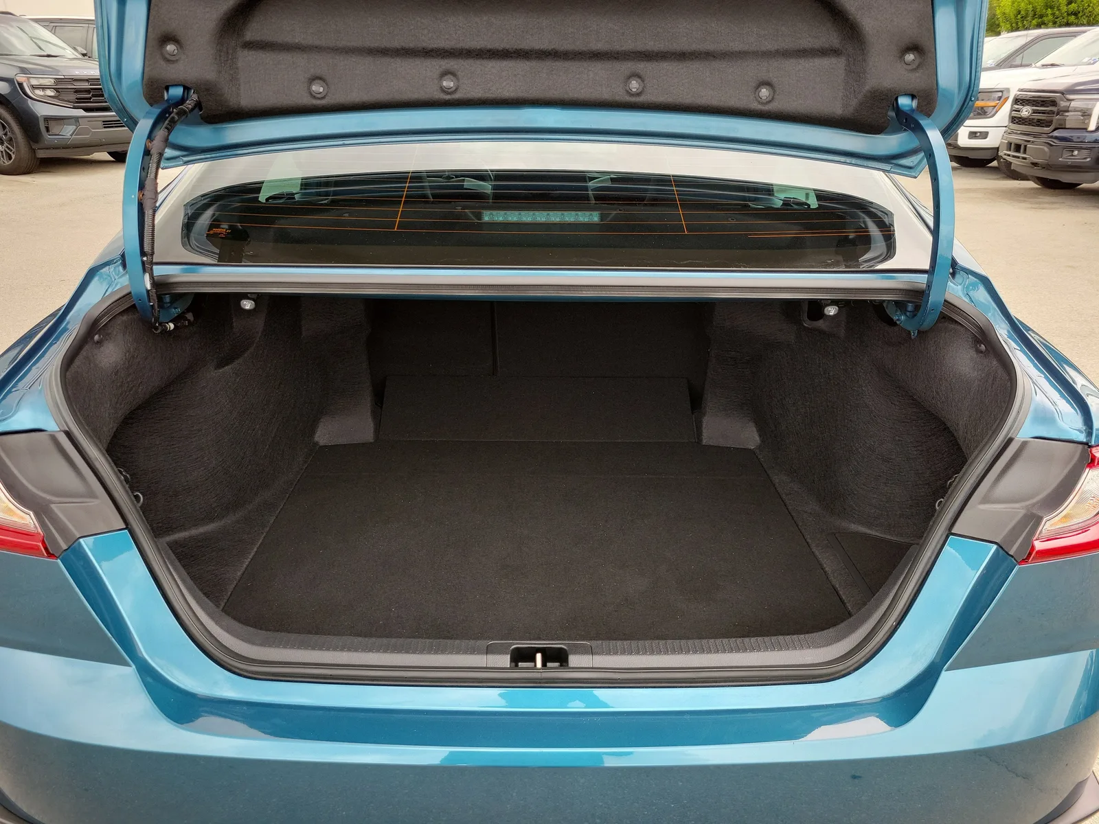 2025 Toyota Camry SE photo 12