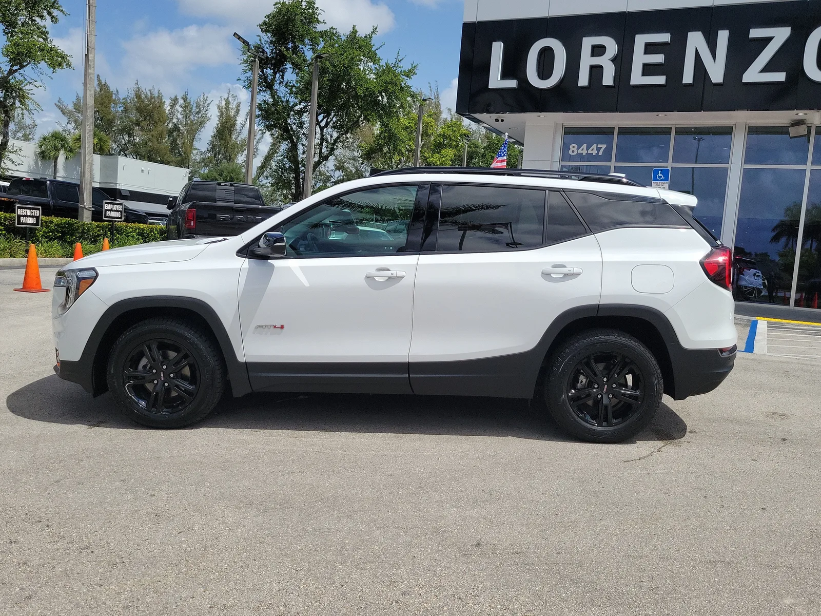 2024 GMC Terrain AT4 photo 8