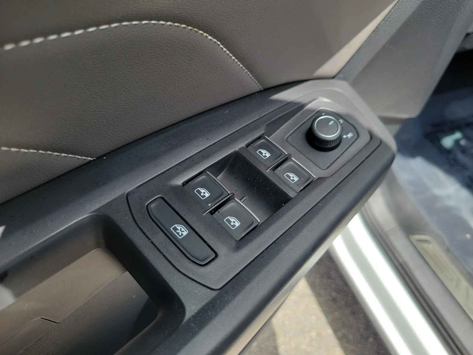 2023 Volkswagen Atlas 3.6L V6 SE w/Technology photo 25