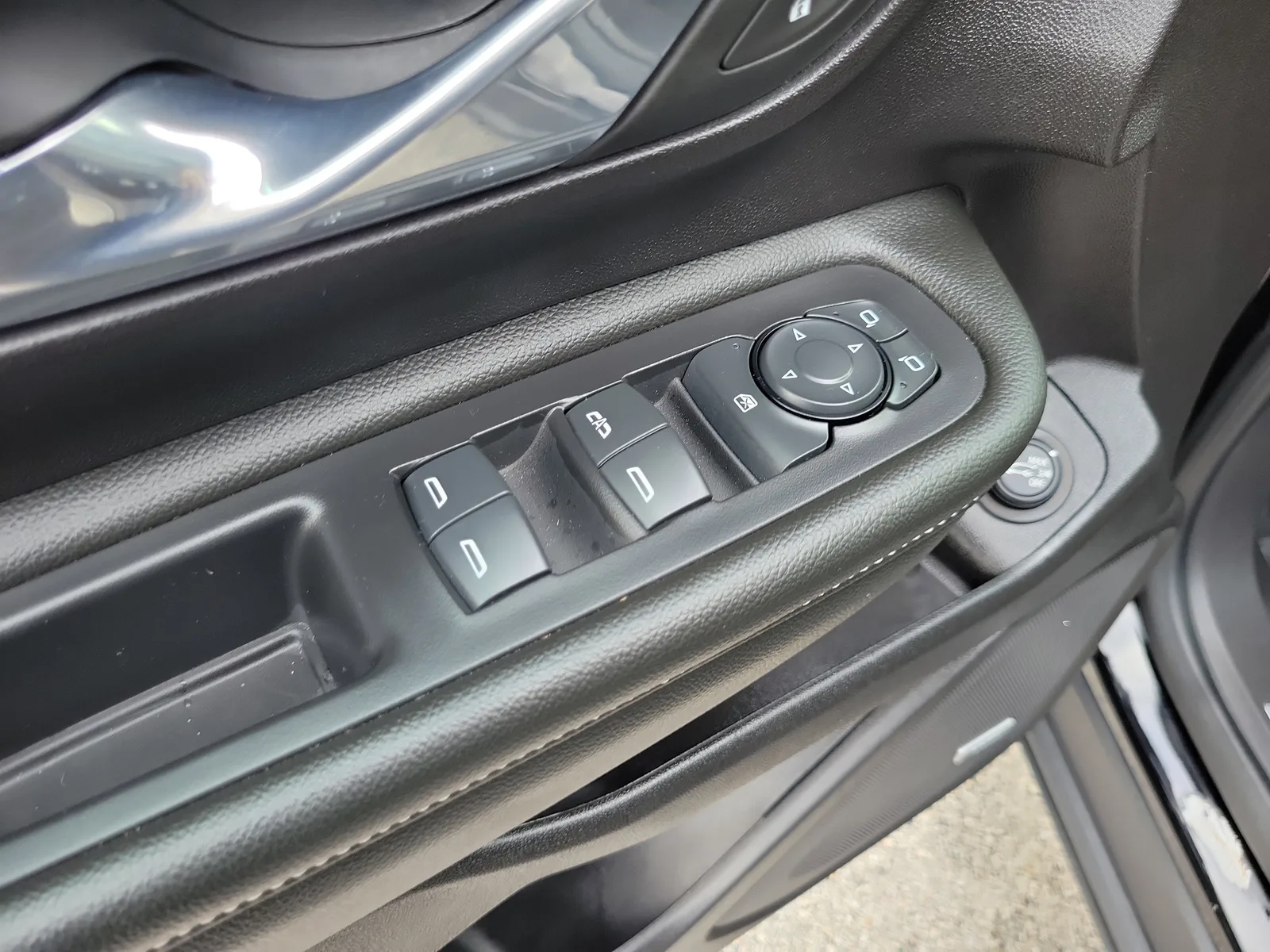 2024 GMC Terrain Denali photo 25
