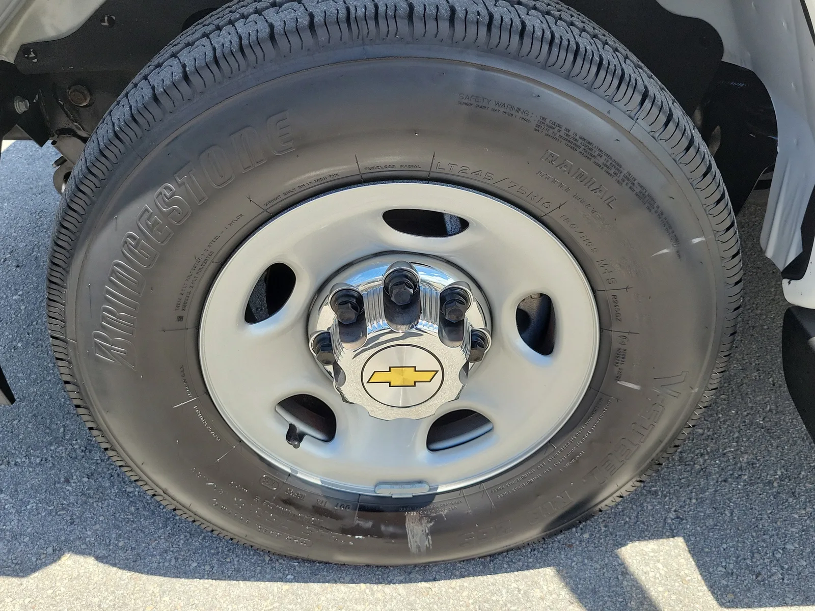 2025 Chevrolet Express Passenger LT photo 9