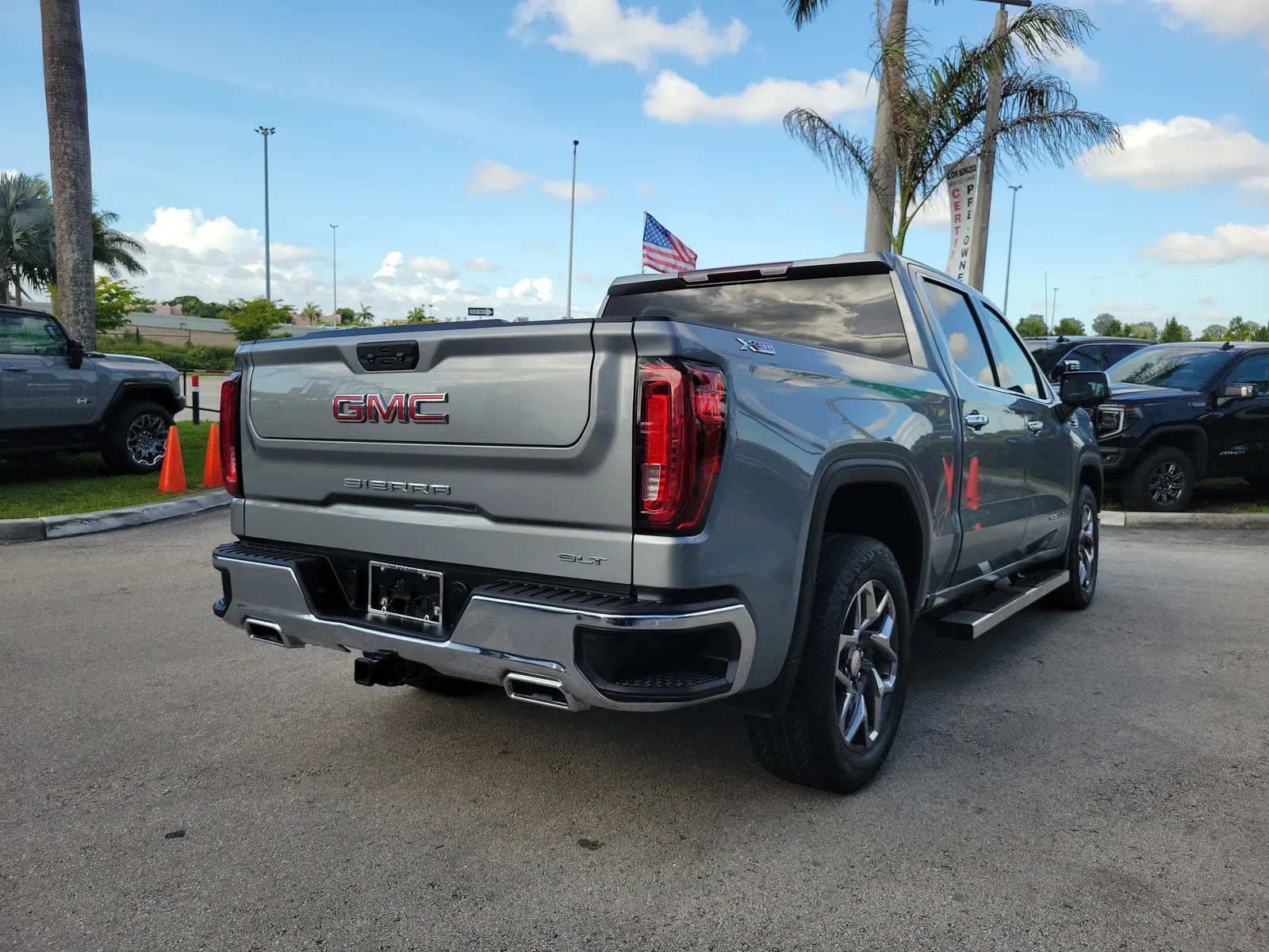2024 GMC Sierra 1500 SLT photo 5