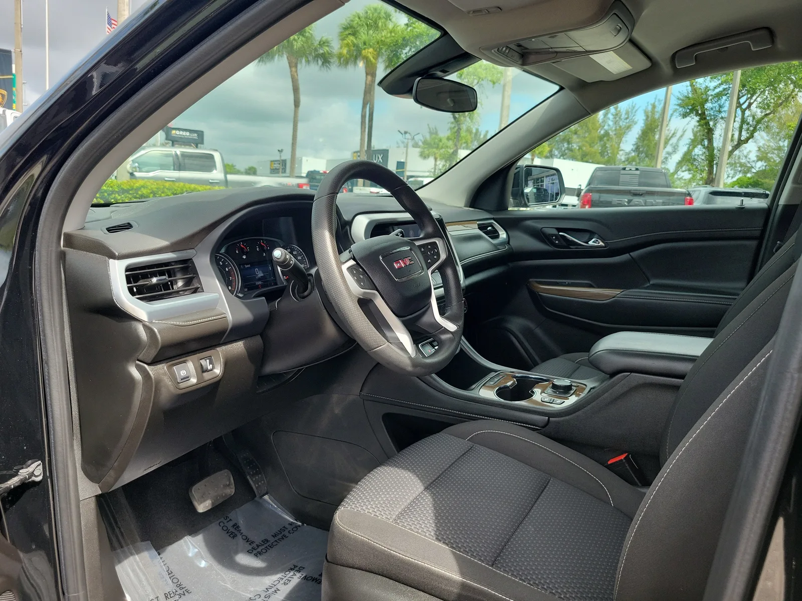 2023 GMC Acadia SLE photo 8
